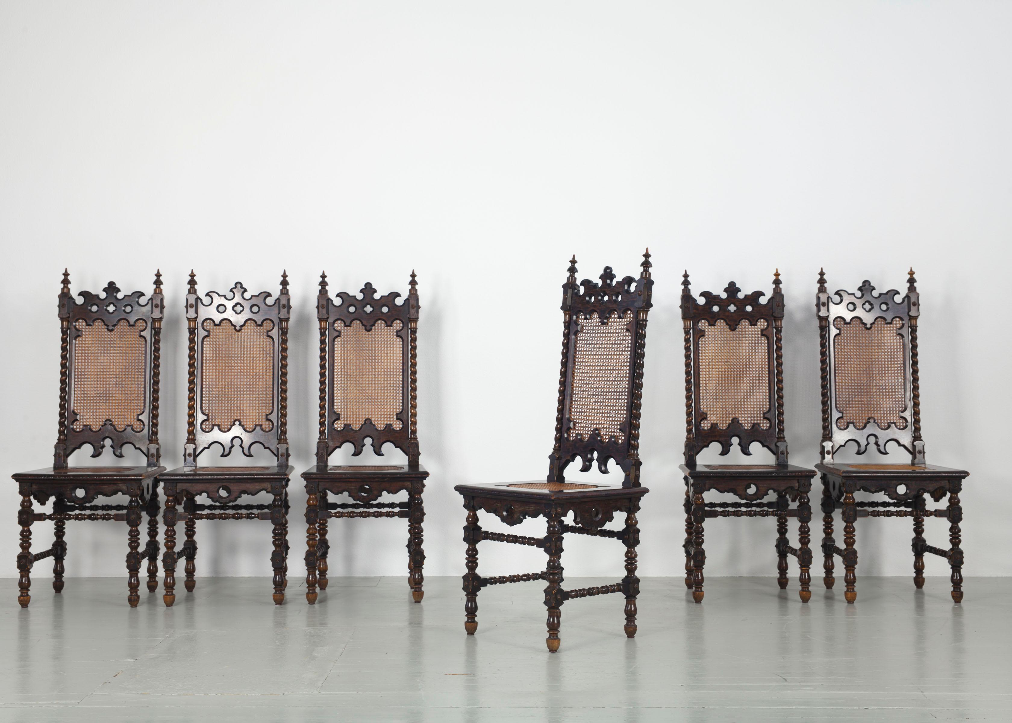 Ensemble de 6 chaises originales de style néo-gothique du 19ème siècle 6
