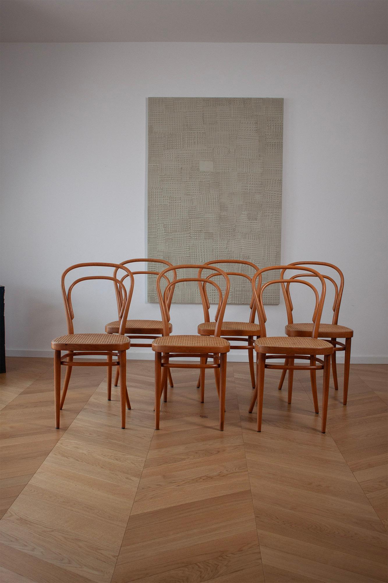 These six original 214 Tonet chairs encapsulate a rich history that spans over a century. From their humble beginnings in the mid-19th century to their iconic status today. The journey of the vintage 214 Thonet chairs begins with the pioneering
