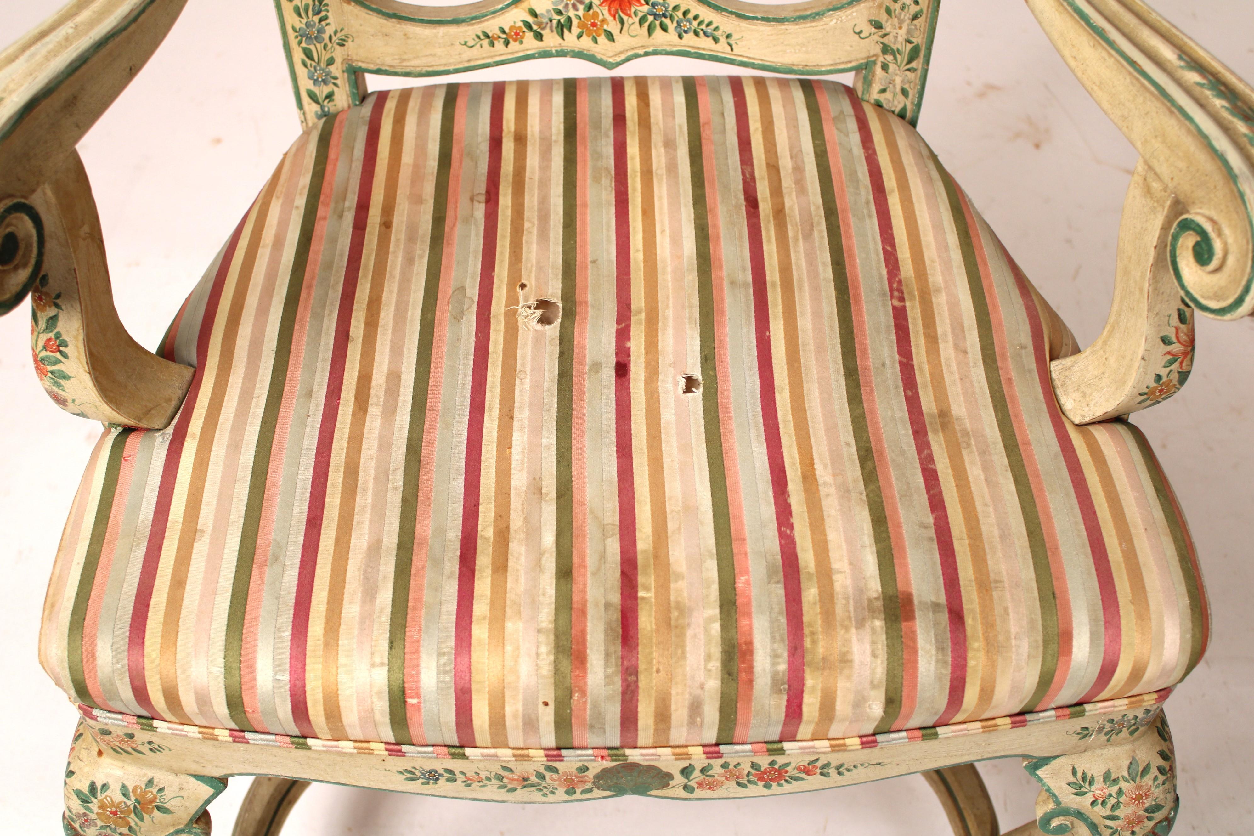 Ensemble de 6 chaises de salle à manger italiennes peintes de style Louis XV en vente 5
