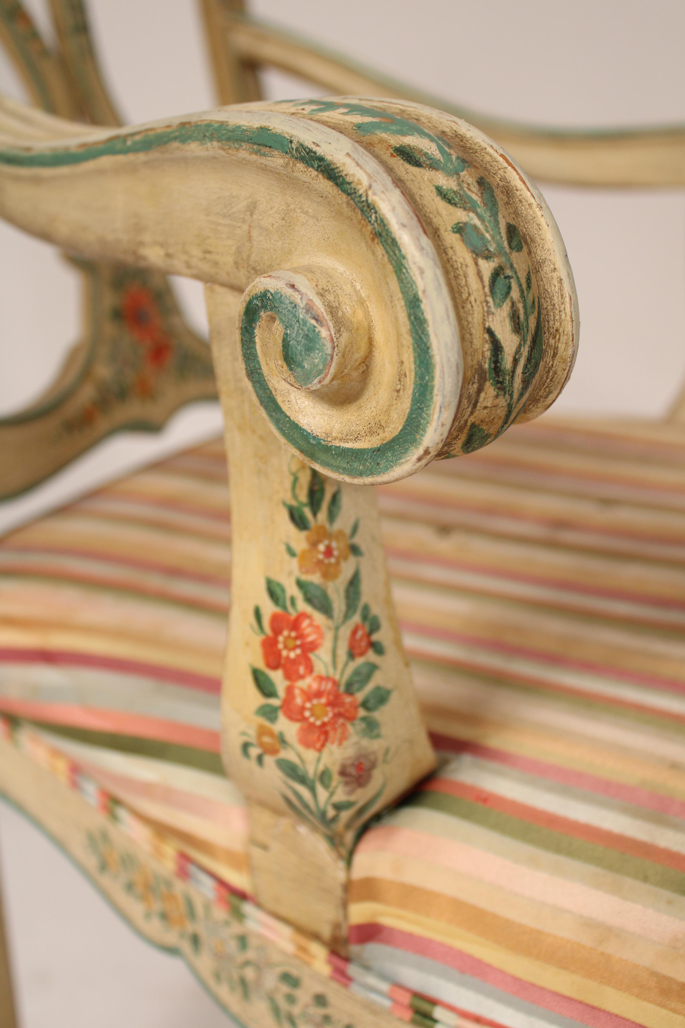 Ensemble de 6 chaises de salle à manger italiennes peintes de style Louis XV en vente 6