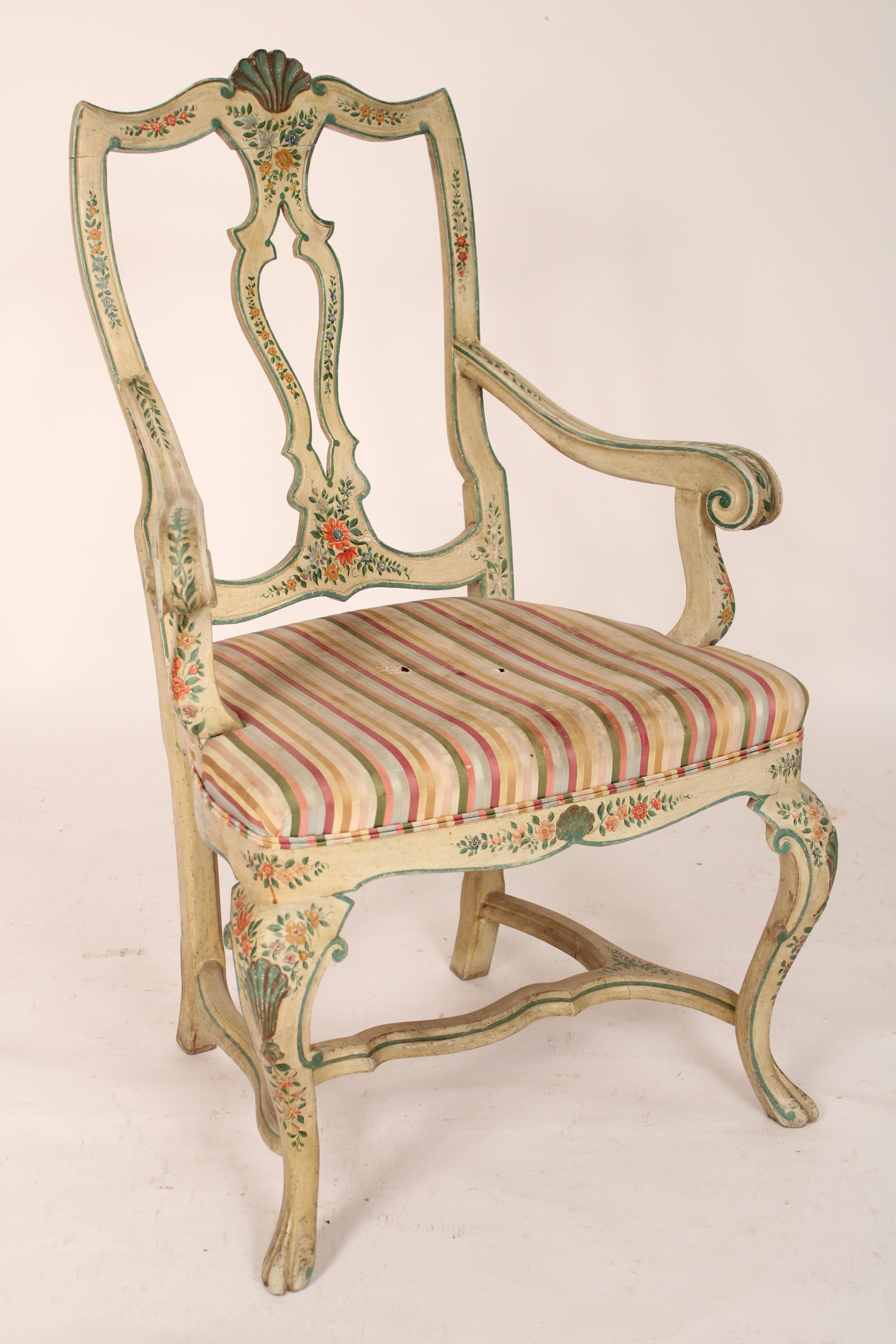 Milieu du XXe siècle Ensemble de 6 chaises de salle à manger italiennes peintes de style Louis XV en vente