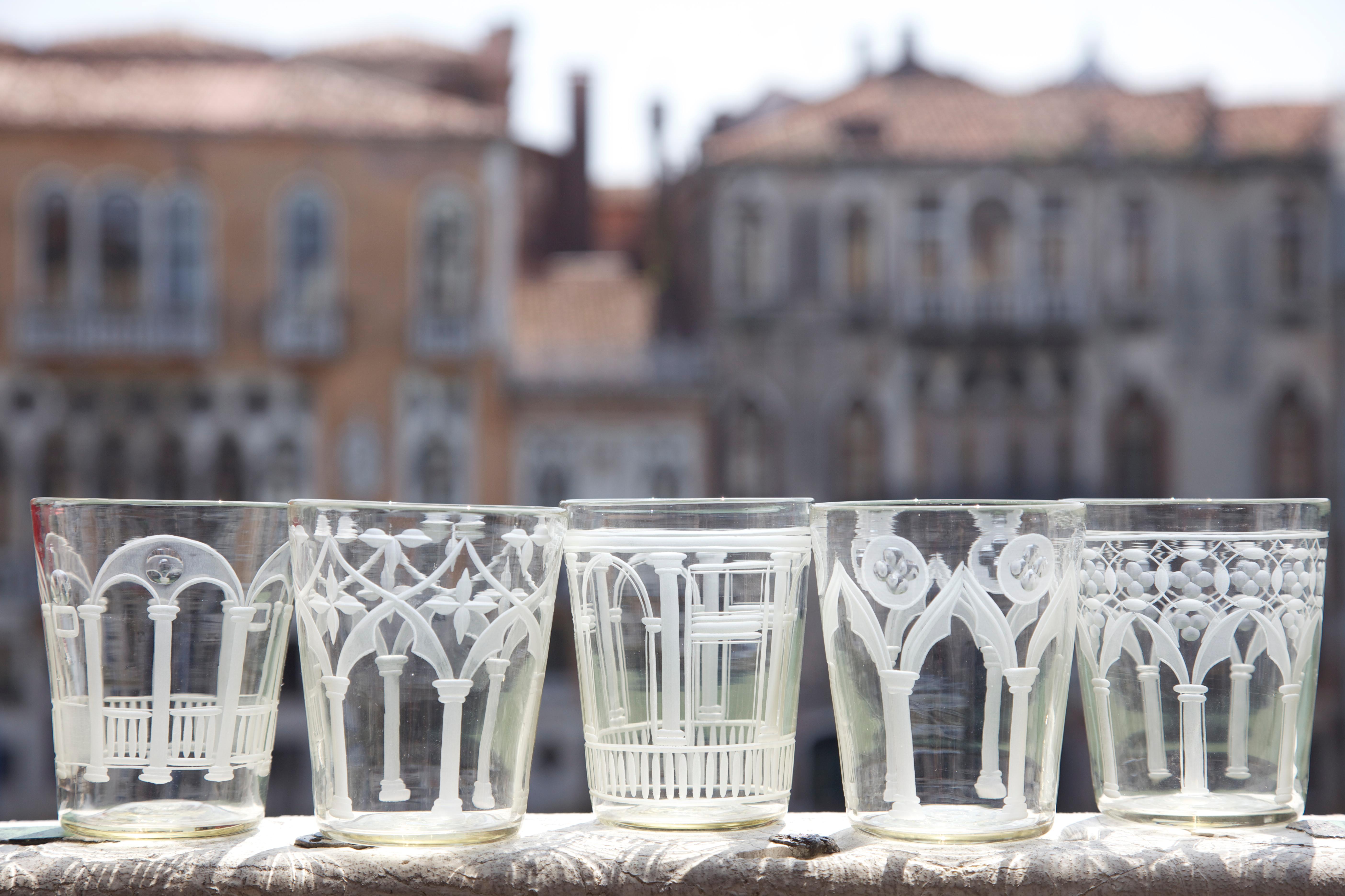 Hand-Crafted Set of 6 PALAZZO glasses engraved, by Giberto Venezia For Sale