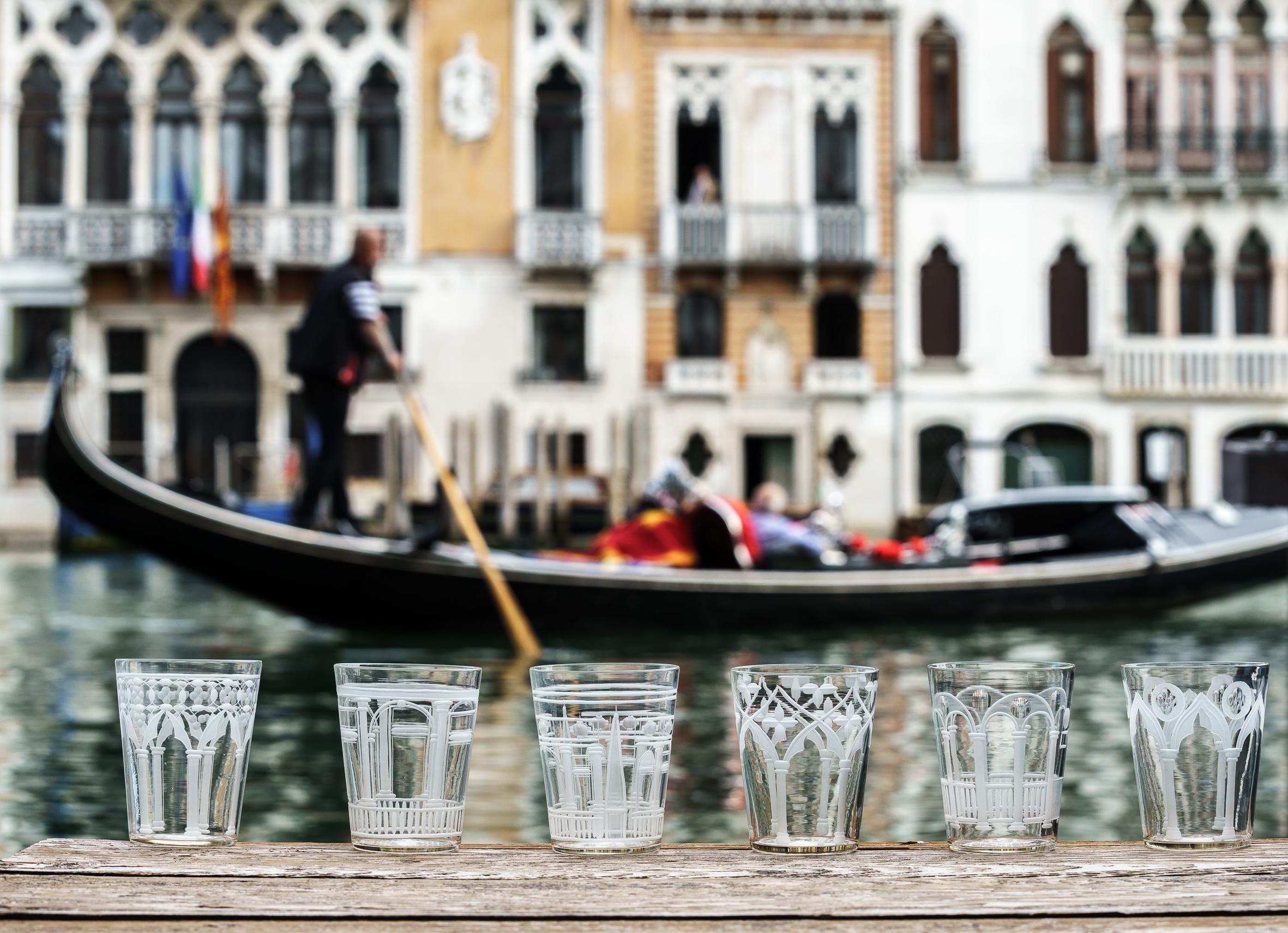Art Glass Set of 6 PALAZZO glasses engraved, by Giberto Venezia For Sale
