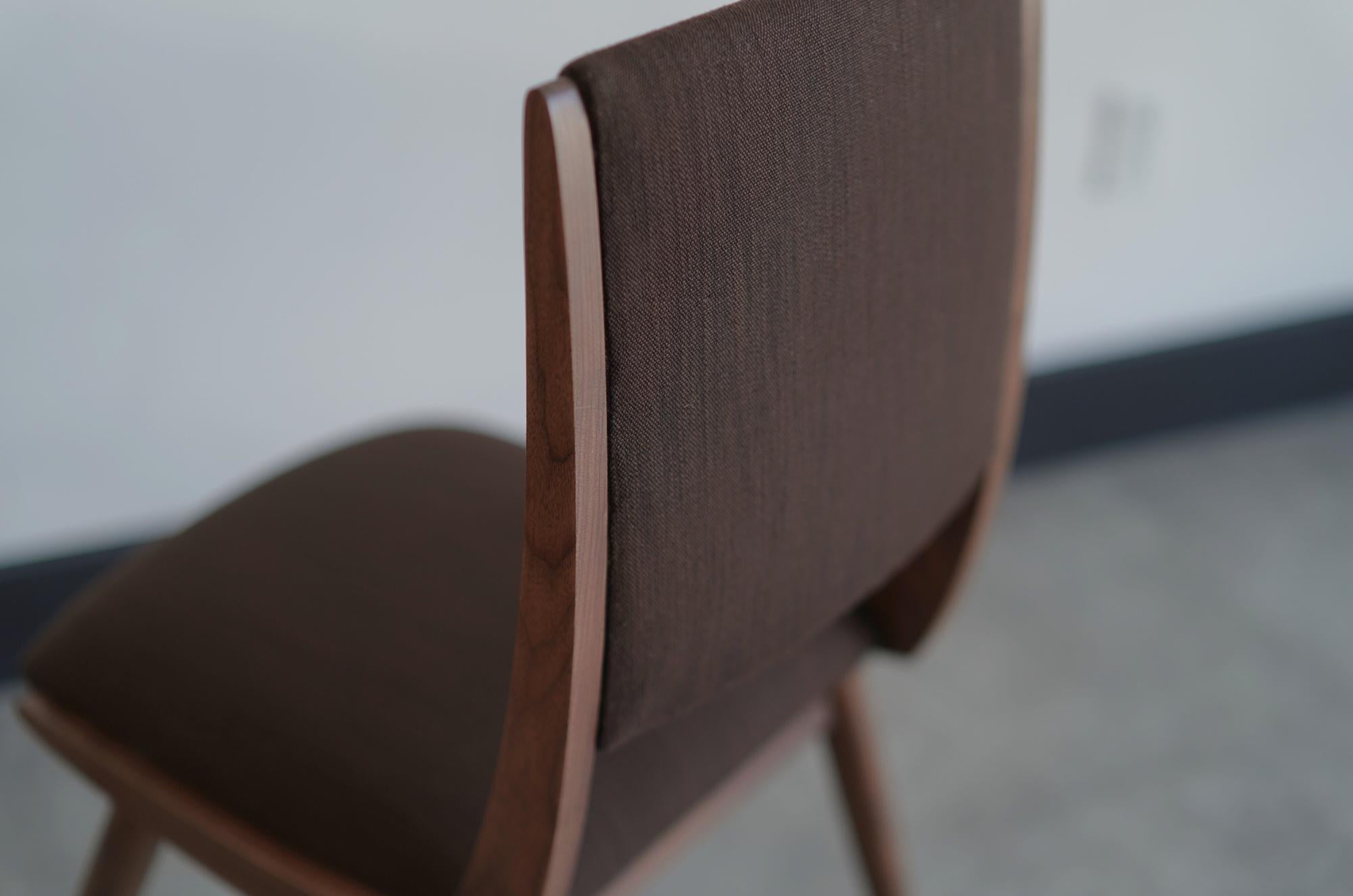 Américain Ensemble de 6 chaises de salle à manger Parisiano en noyer naturel en vente