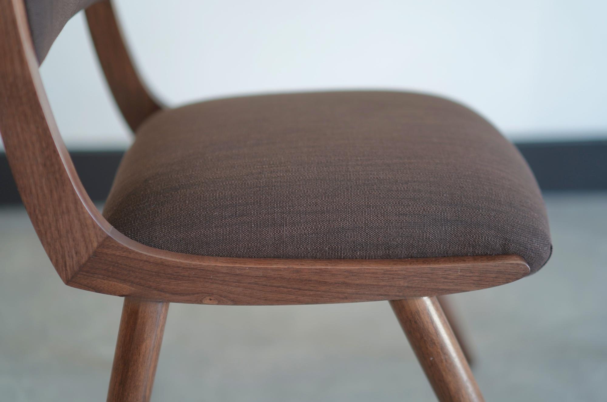 XXIe siècle et contemporain Ensemble de 6 chaises de salle à manger Parisiano en noyer naturel en vente