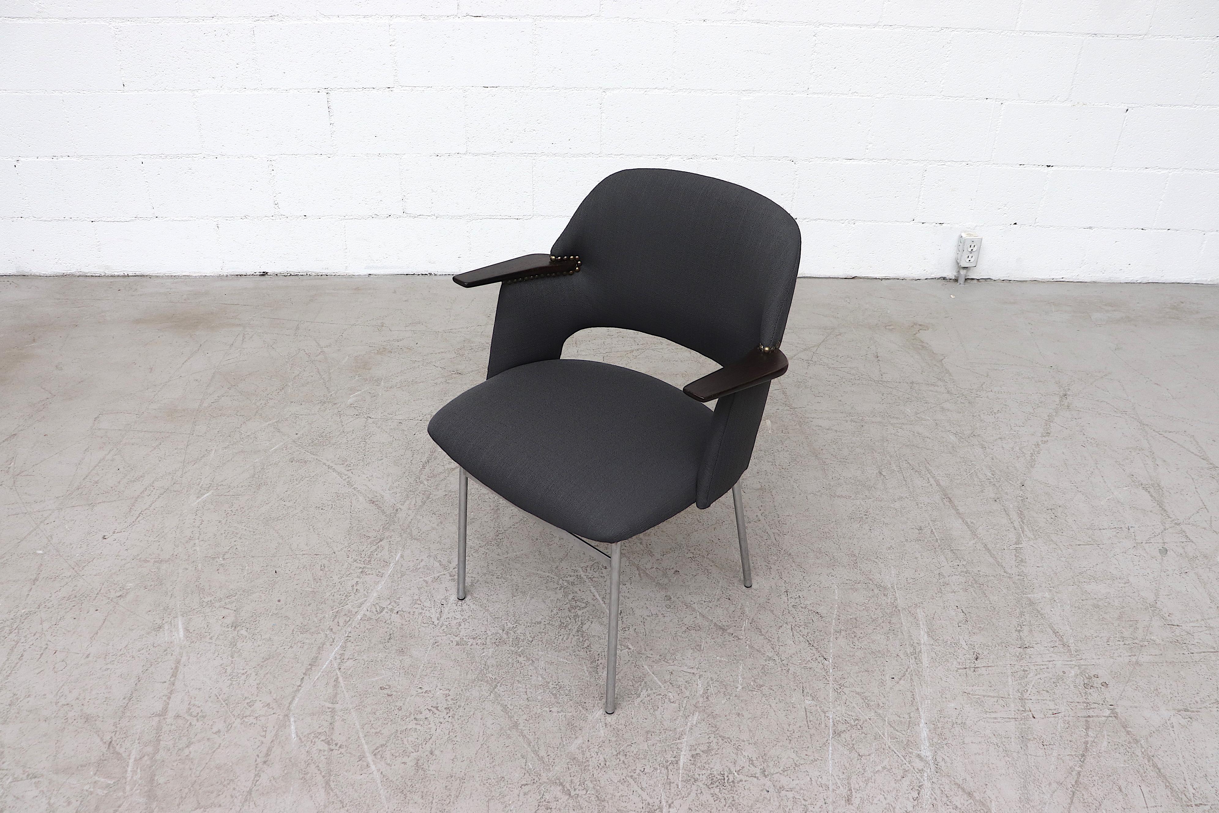 Set of 6 Pastoe FM33 Arm Chairs with Wenge arms and Tubular Metal Legs in Gray In Good Condition For Sale In Los Angeles, CA