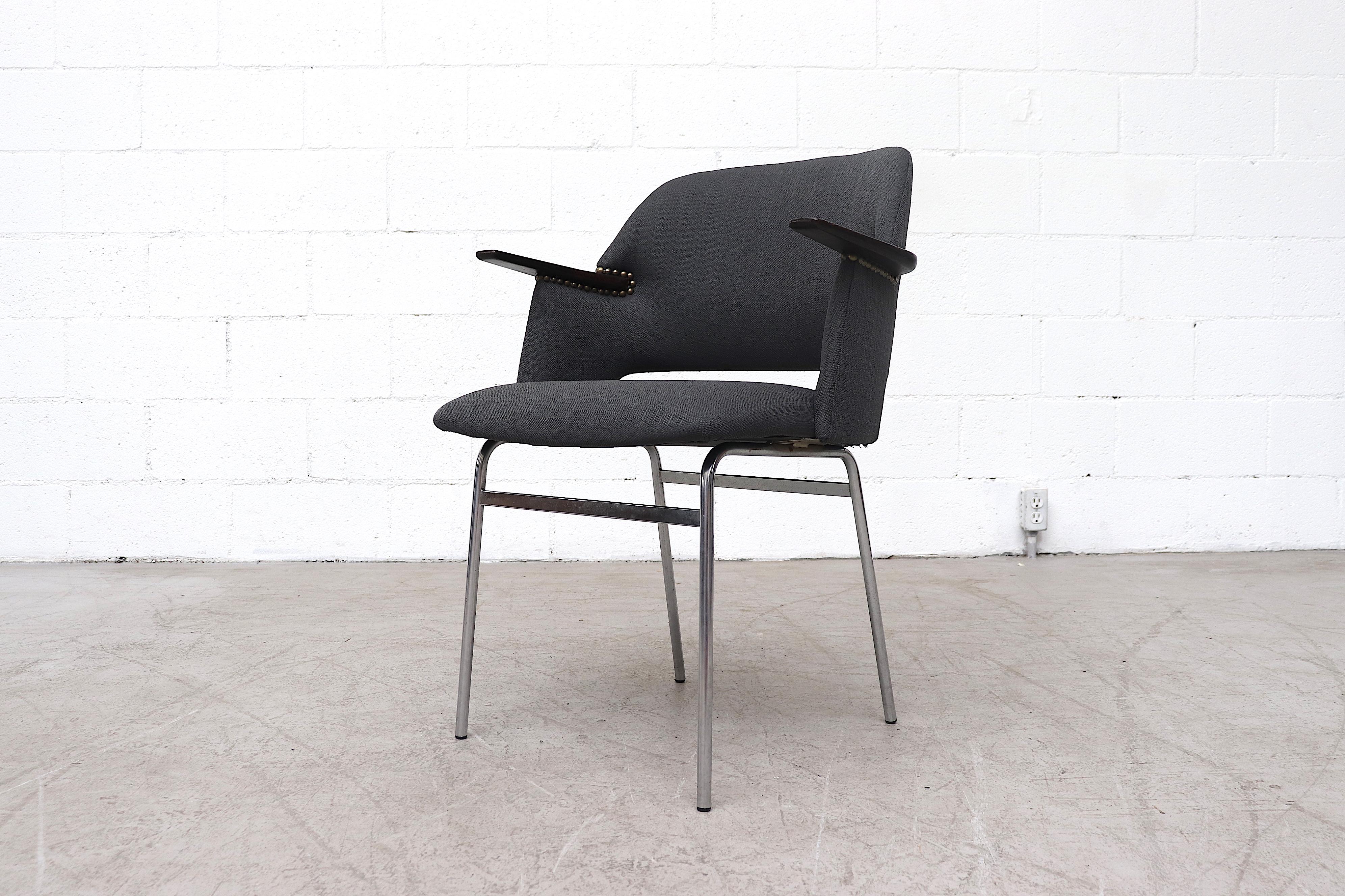 Tissu Ensemble de 6 fauteuils gris Pastoe avec bras en teck et pieds en métal tubulaire en vente