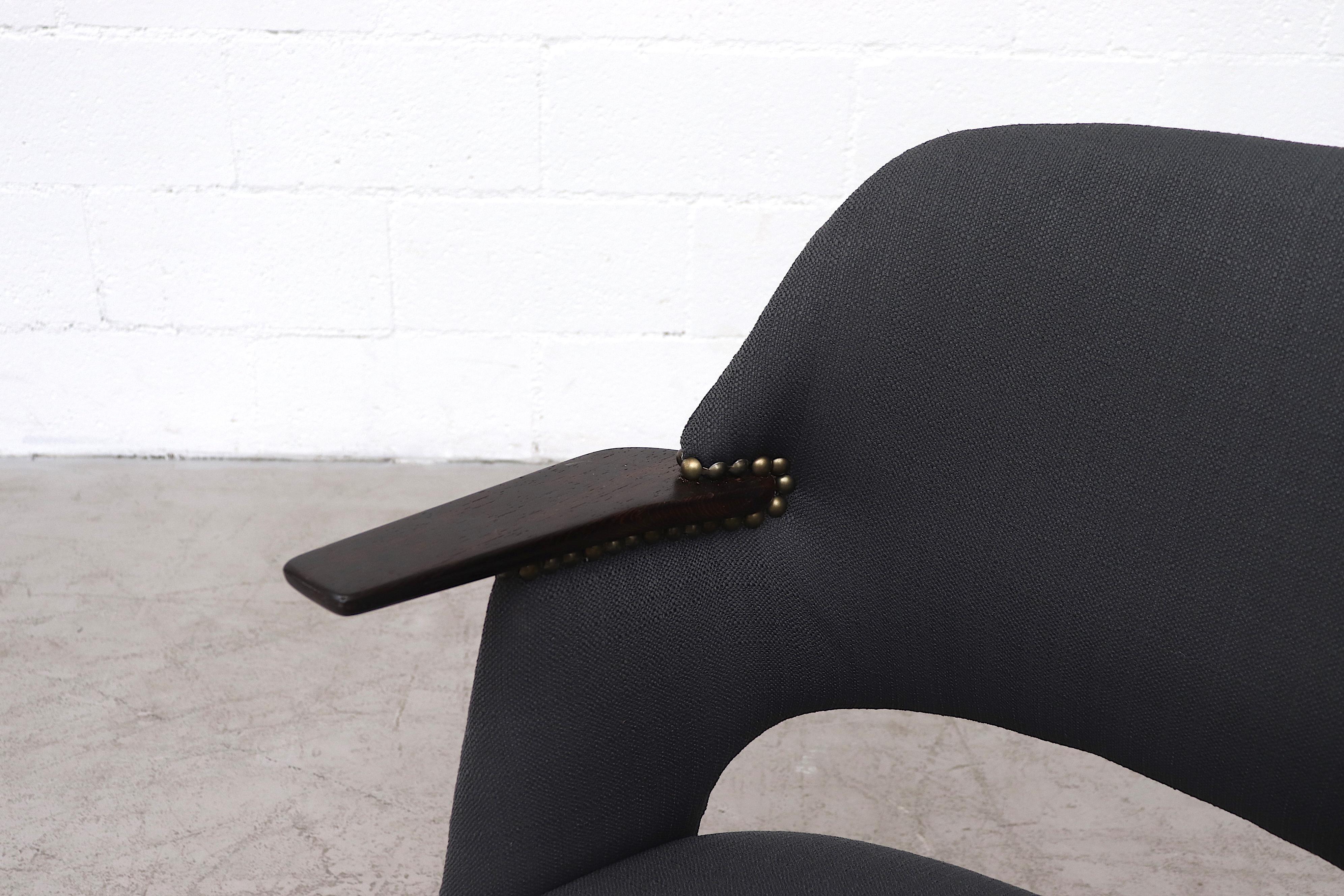 Ensemble de 6 fauteuils gris Pastoe avec bras en teck et pieds en métal tubulaire en vente 1