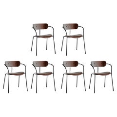 Juego de 6 sillas apilables Pavilion AV2, acero negro/nogal- by Anderssen & Voll