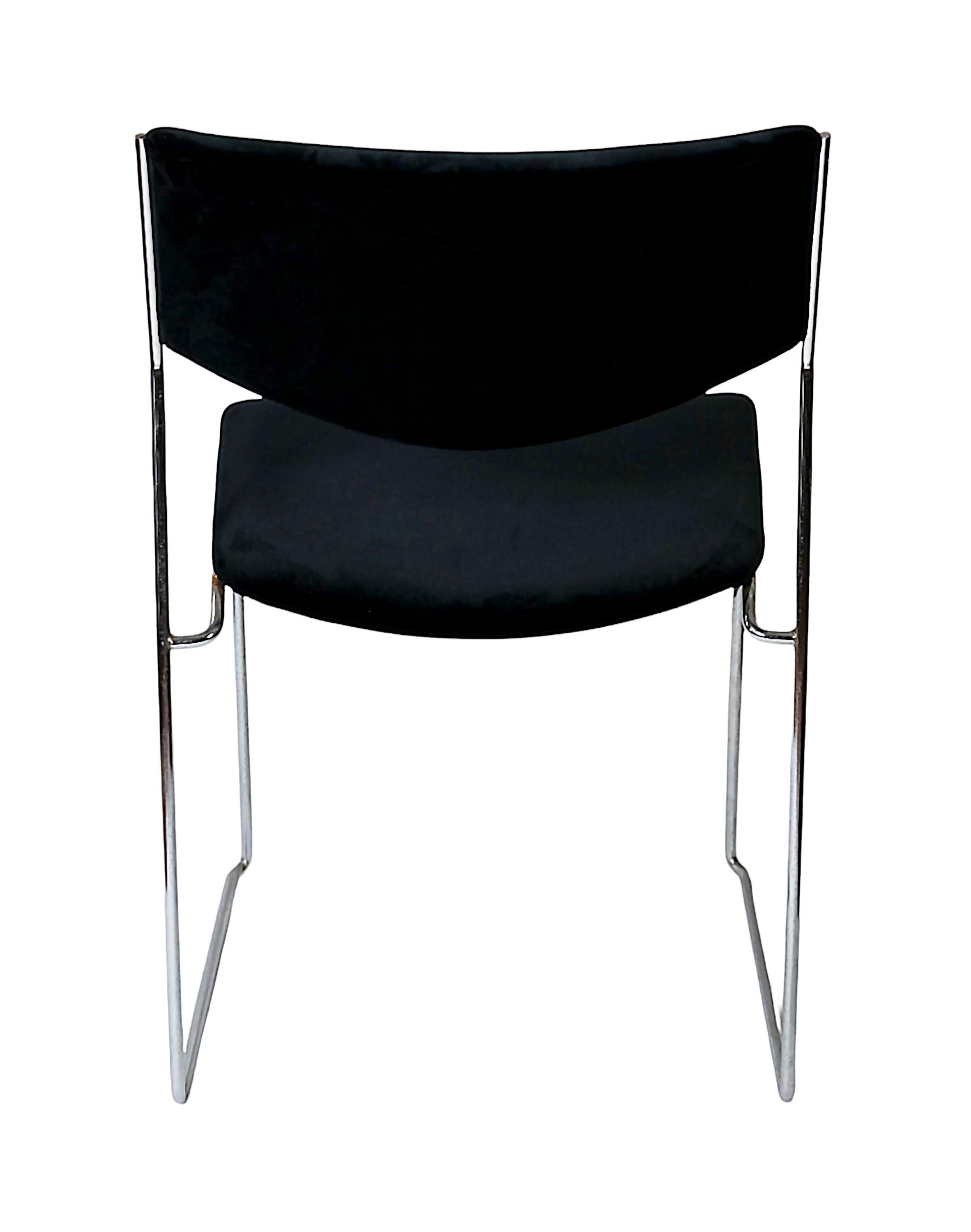 Mid-Century Modern Jeu de 6 pièces. Chaises de salle à manger empilables Bononia du milieu du siècle, Italie, 1970 en vente