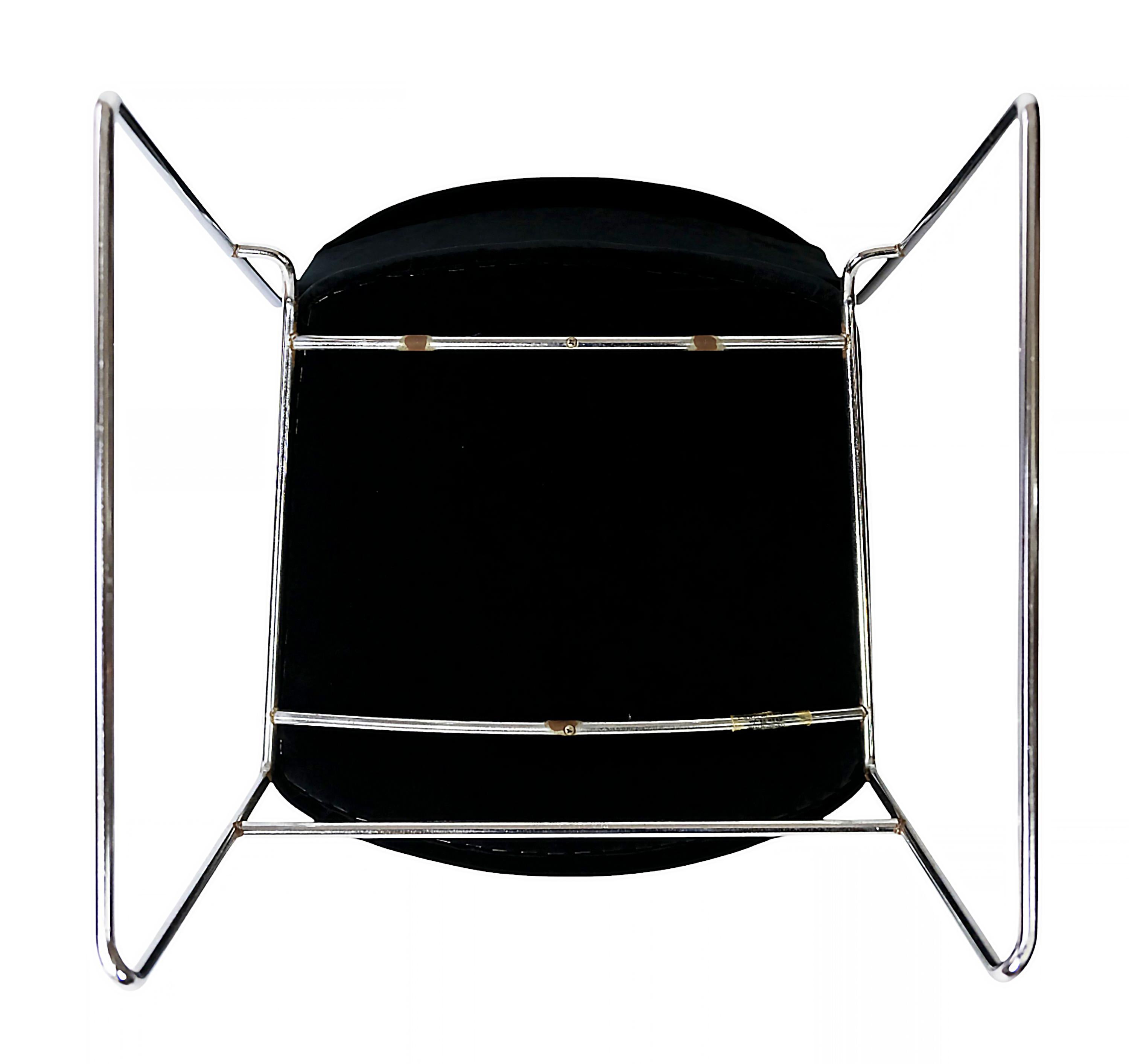 20ième siècle Jeu de 6 pièces. Chaises de salle à manger empilables Bononia du milieu du siècle, Italie, 1970 en vente