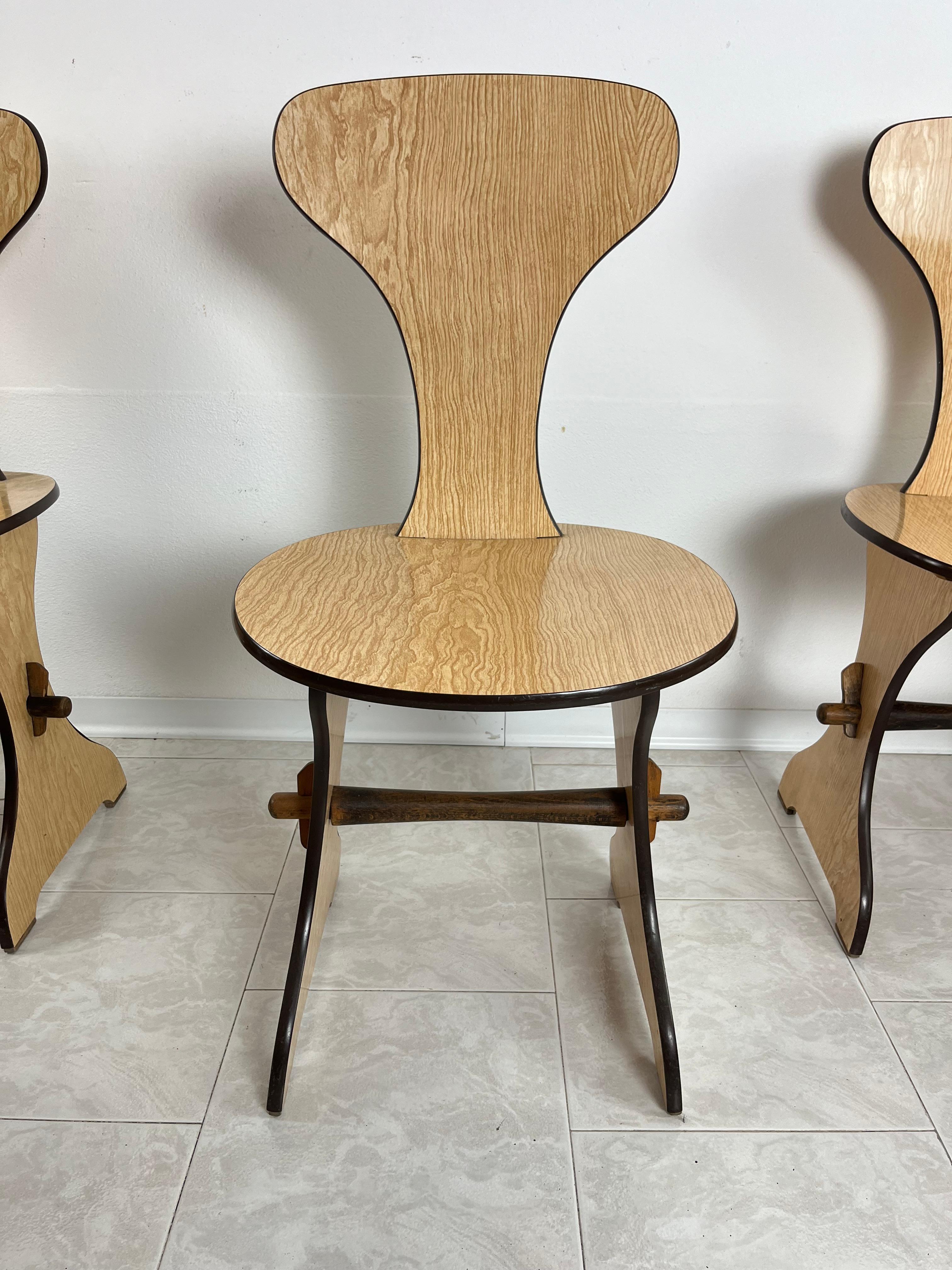 Set of 6 Pedini Fano Mid-Century chairs, Italian design 1960s
Curved and shaped beech plywood, light laminate, intact and in good condition, small signs of aging.