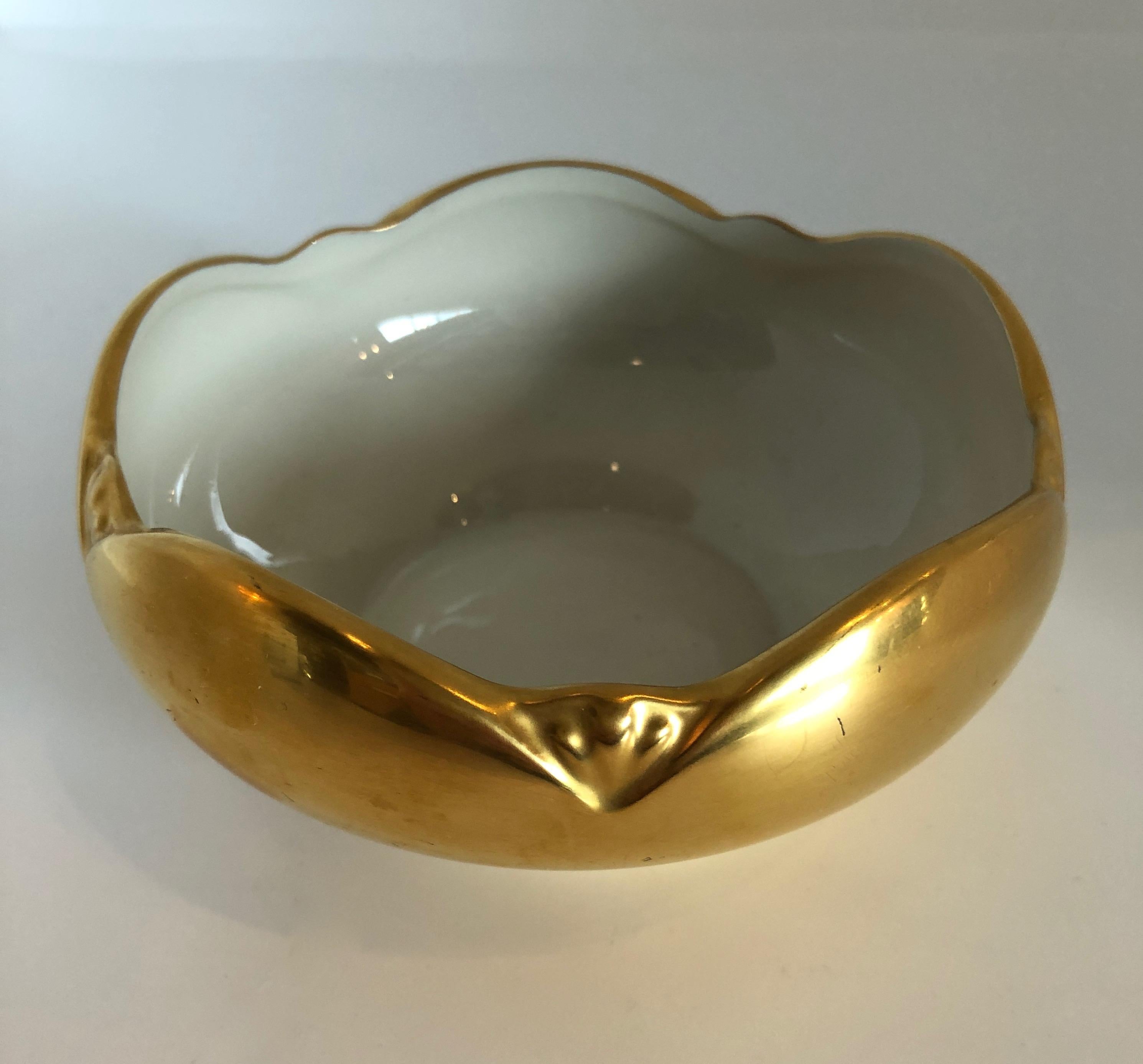 Set of 6 Picard Hand Decorated Ensemble Gold and White Interior Porcelain Bowls For Sale 4
