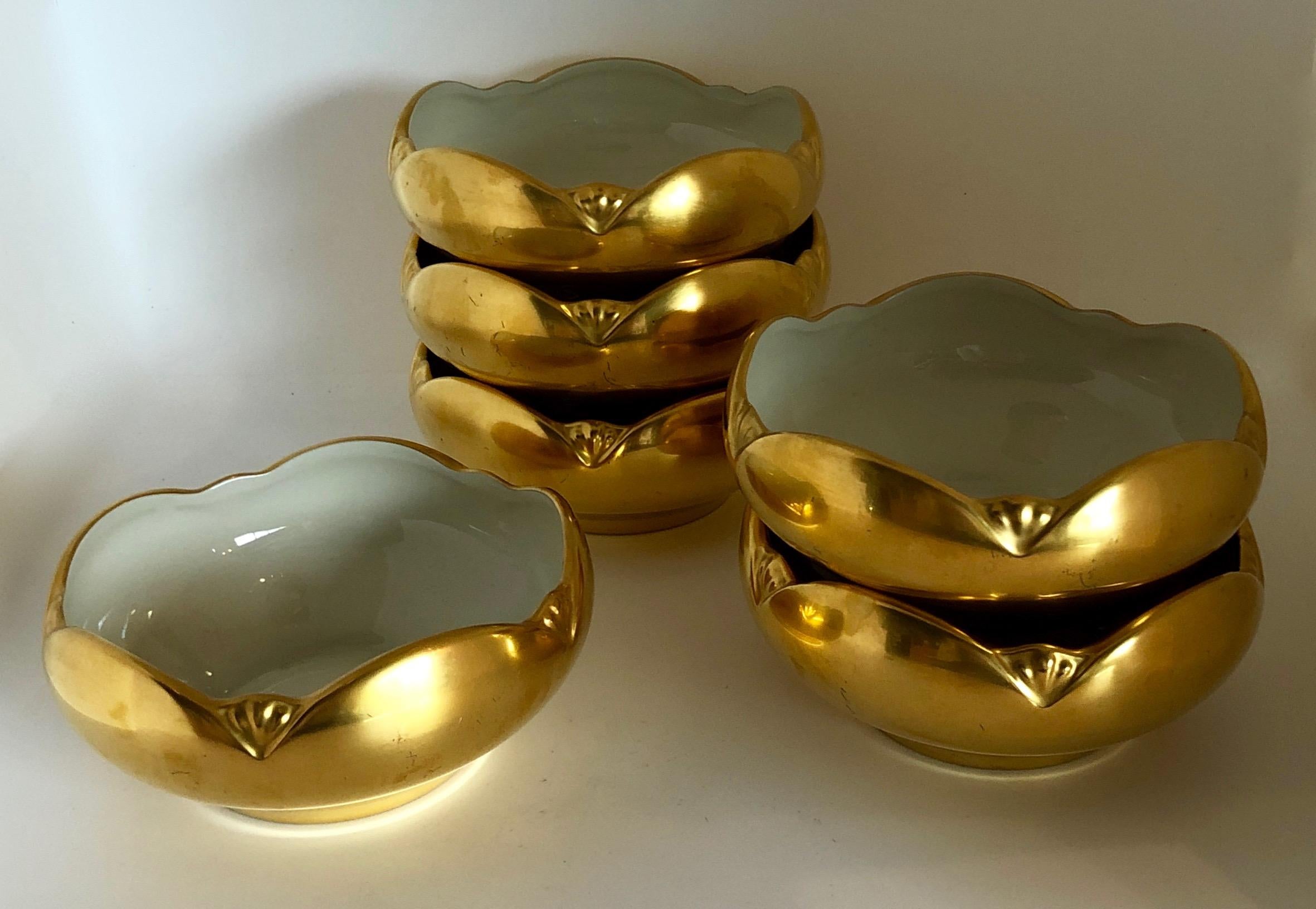 Set of 6 Picard Hand Decorated Ensemble Gold and White Interior Porcelain Bowls In Good Condition For Sale In Houston, TX