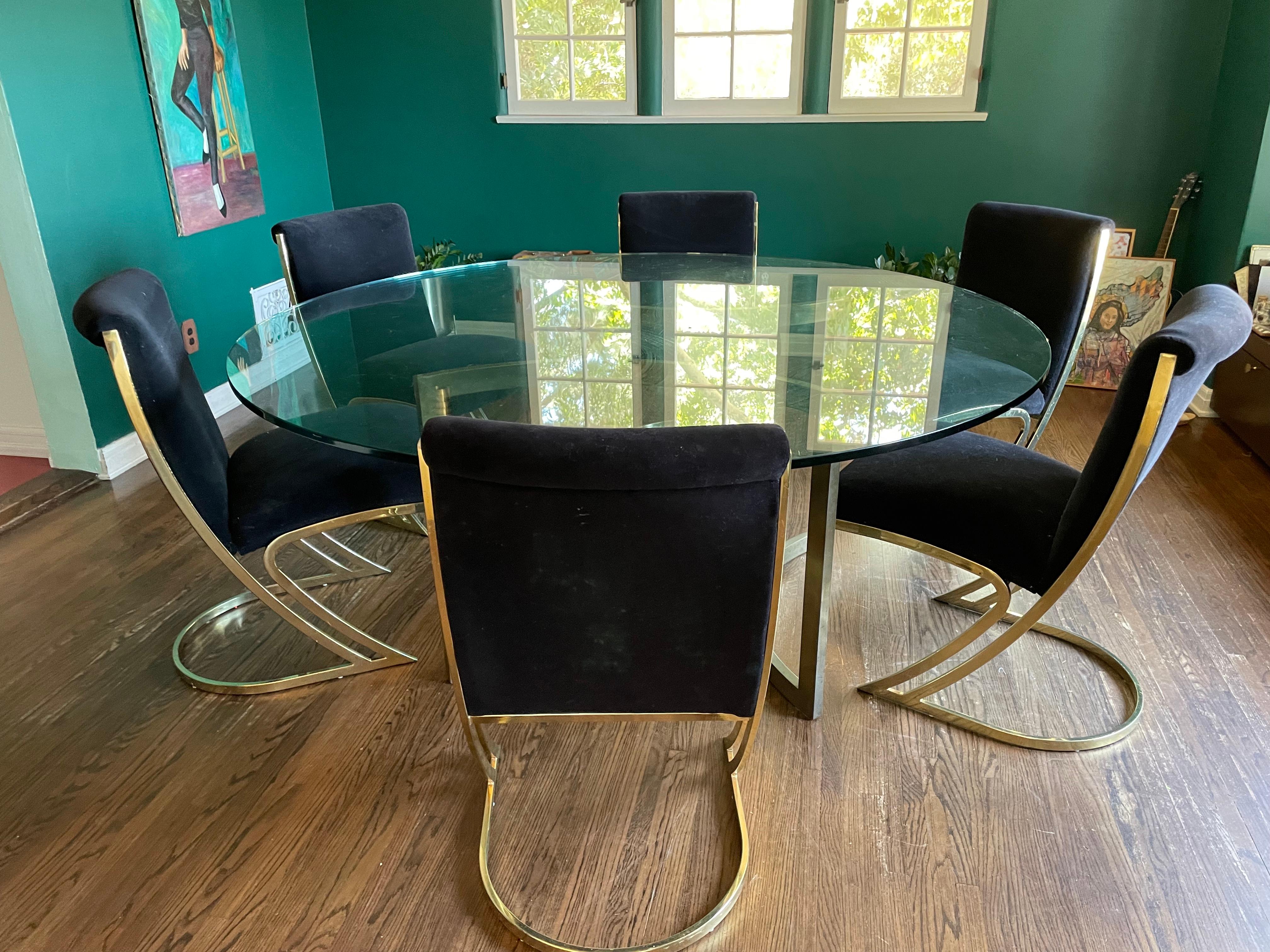 Juego de 6 sillas de comedor Pierre Cardin de latón y terciopelo negro, años 70 7