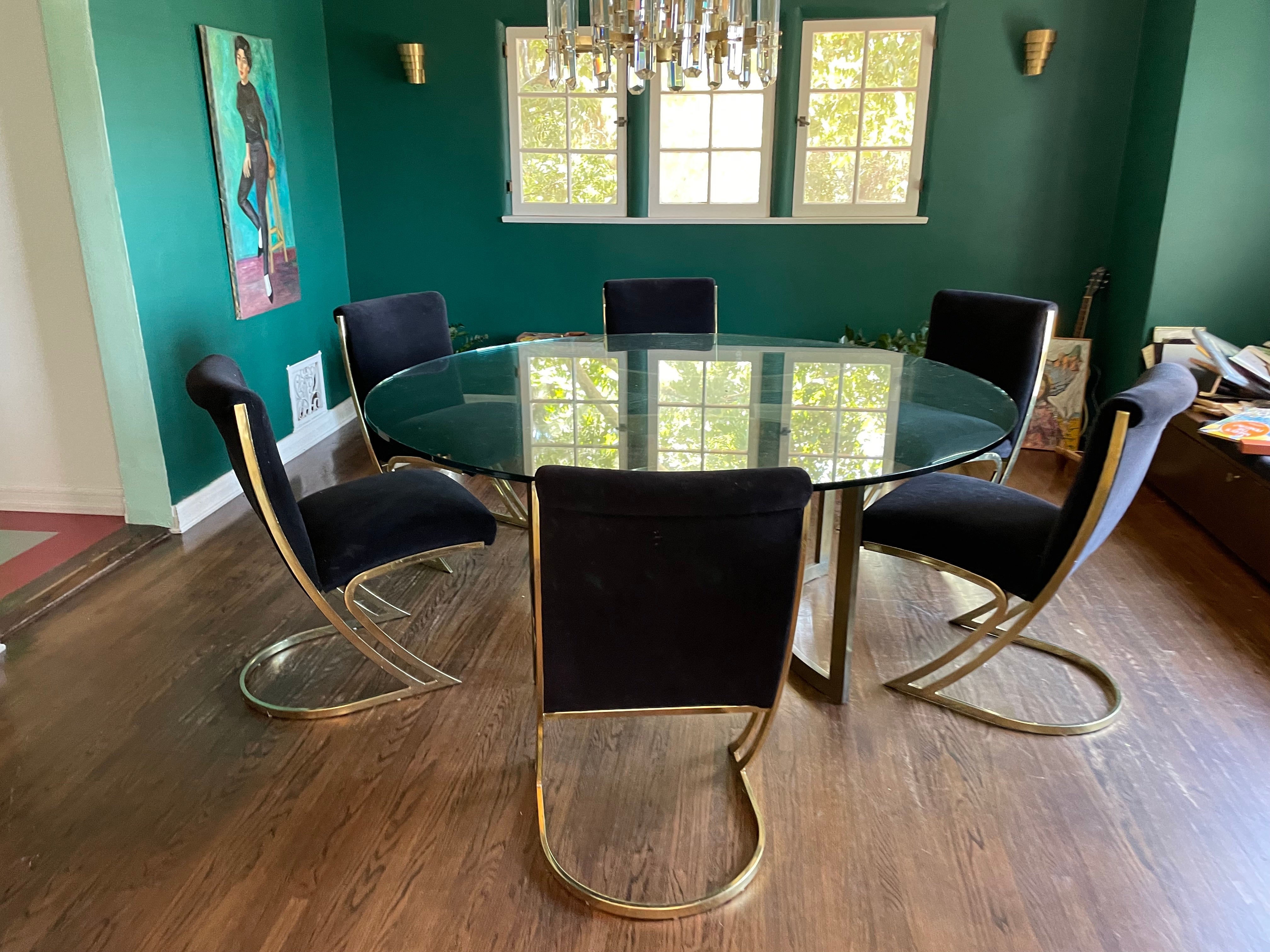 Juego de 6 sillas de comedor Pierre Cardin de latón y terciopelo negro, años 70 1