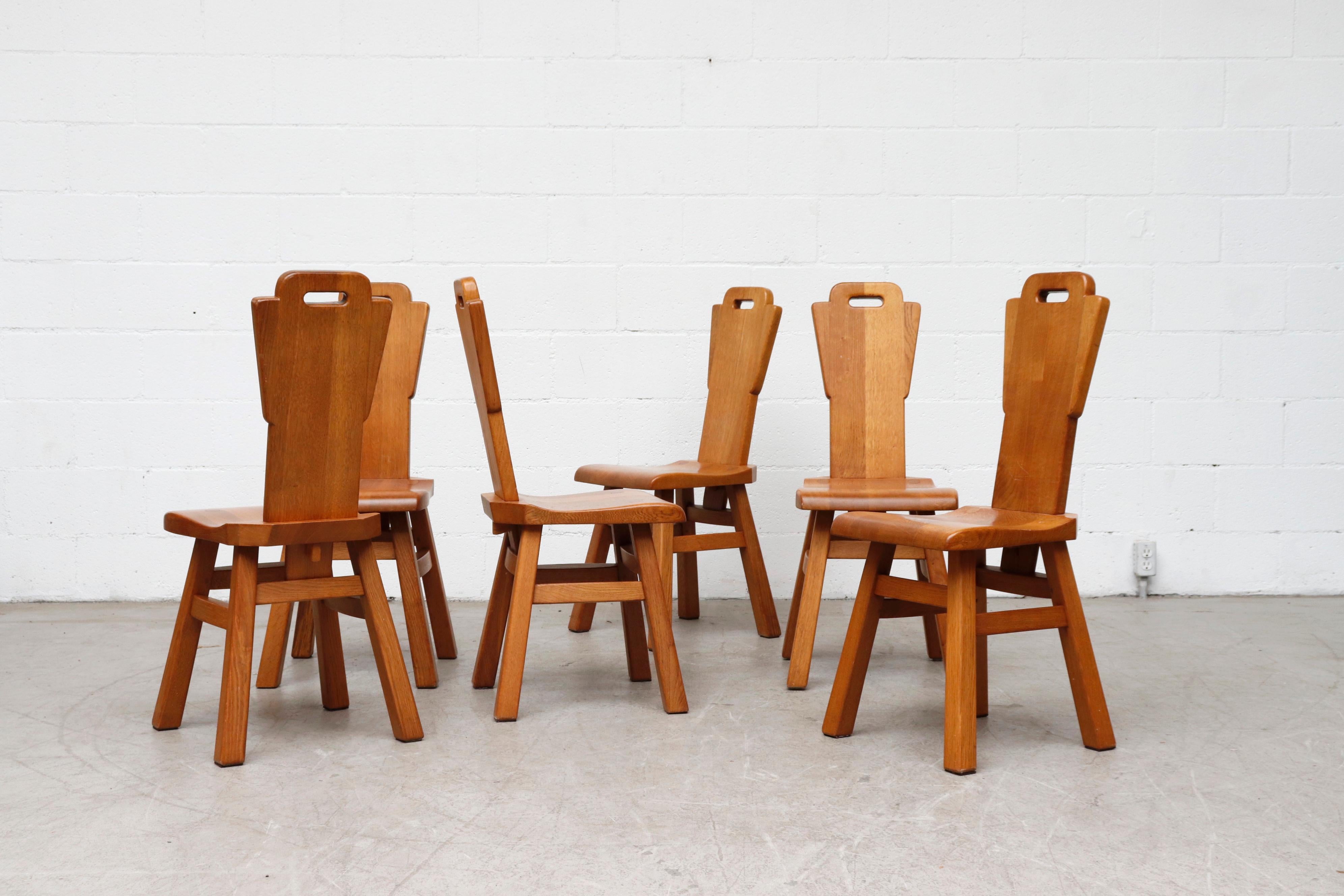 Set of 6 Pierre Chapo style high back natural oak dining chairs with chunky square legs, peg tension fastening, with handle cut-out and quality craftsman construction. In original condition. Set price.