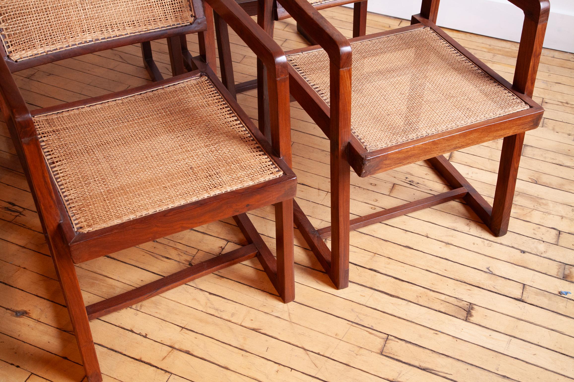 20ième siècle Ensemble de 6 fauteuils boîte Pierre Jeanneret en vente