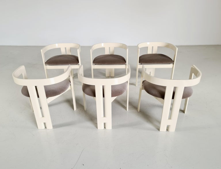 Set of 6 Pigreco dining chairs by Tobia Scarpa for Gavina. The Pigreco chair is the first product designed by Tobia Scarpa, conceived in 1959 as a graduation project at the end of his studies in architecture at the University of Venice. Creme white