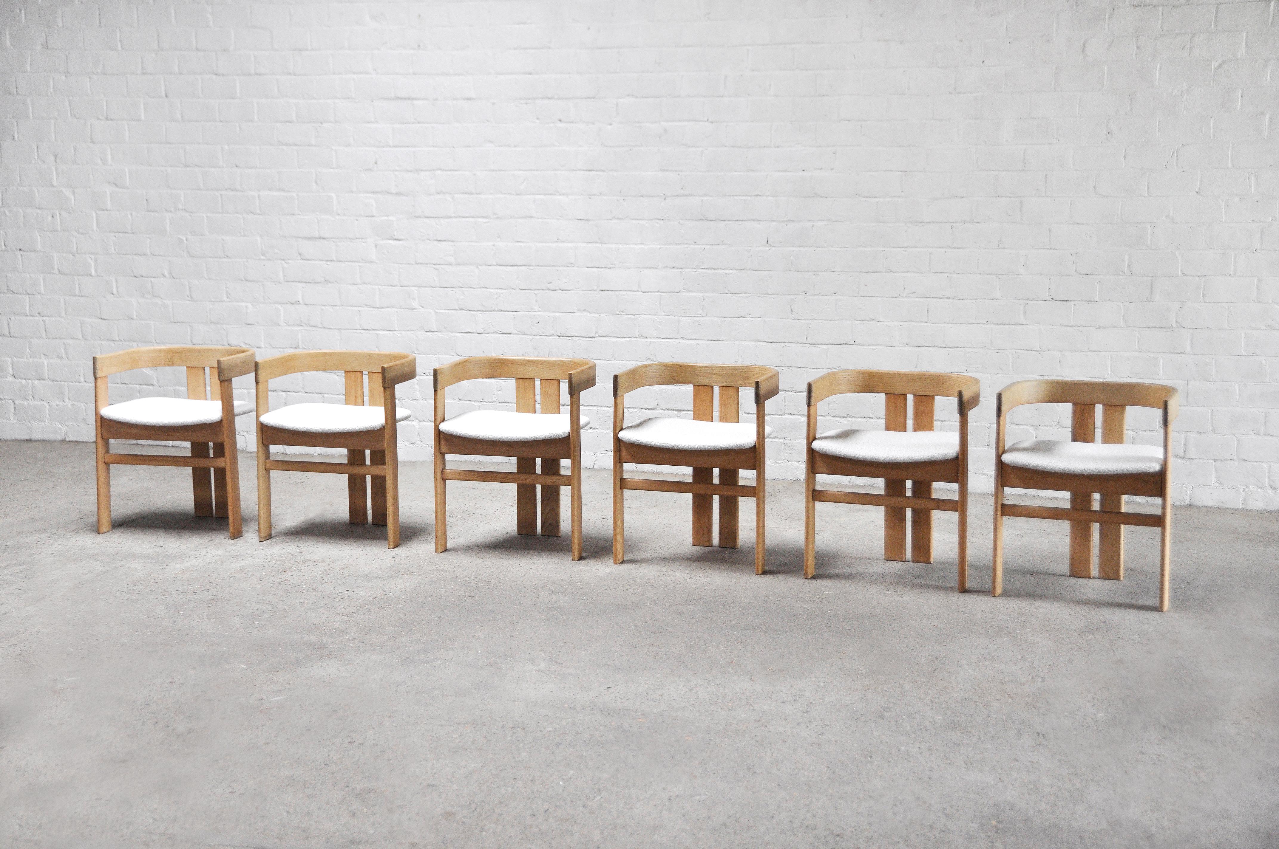 A set of six “Pigreco” style dining chairs in beech wood and bouclé wool, Italy, 1960-1970’s,
These chairs have an iconic and elegant design that is very similar to that of Tobia Scarpa, yet the designs are different in their details. They feature a