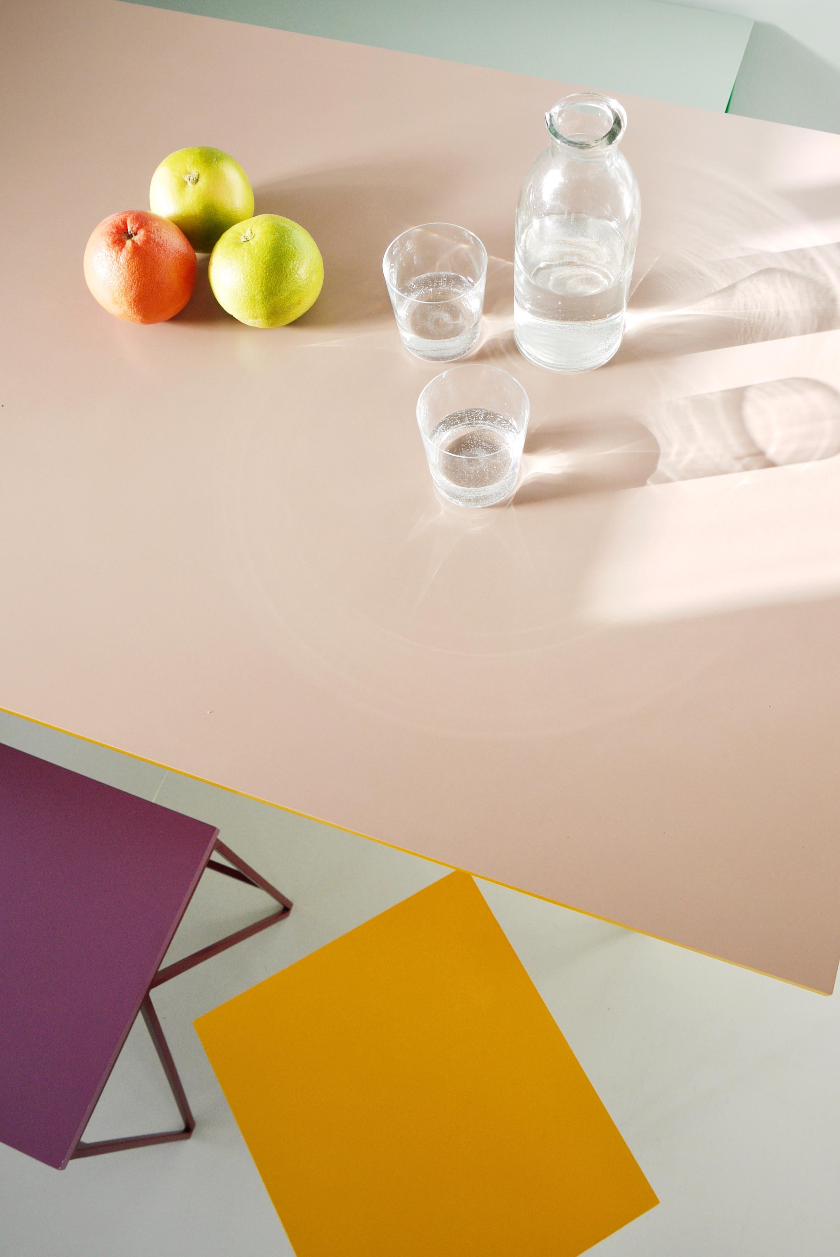 Laccato Set di 6 sgabelli in acciaio e Wood di colore rosa in vendita