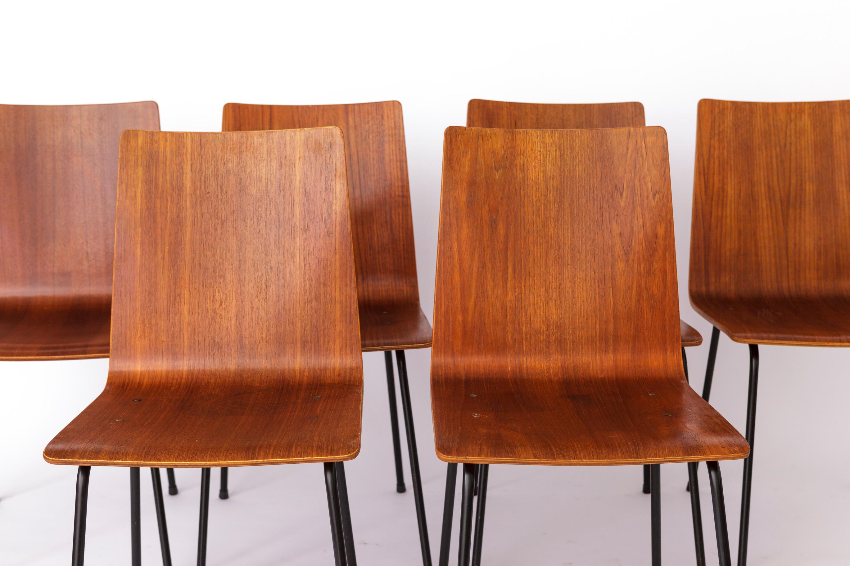 Set of 6 Vintage Plywood Chairs from the 1960s

Though the manufacturer remains unknown, these chairs likely originate from Germany. Offered as a complete set of six, they bring a touch of classic elegance to any room.

Features:
Construction: Each