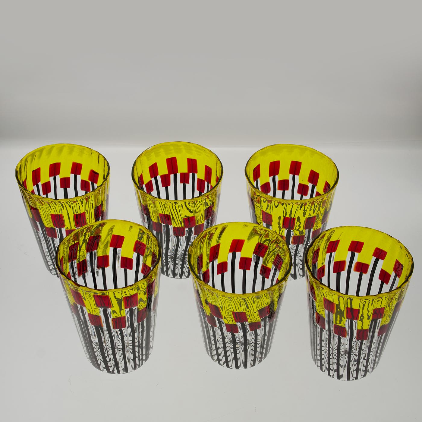 Set aus sechs Murano-Glasbechern, inspiriert von einem Feld roter Mohnblumen bei Sonnenaufgang, hergestellt in der komplizierten 