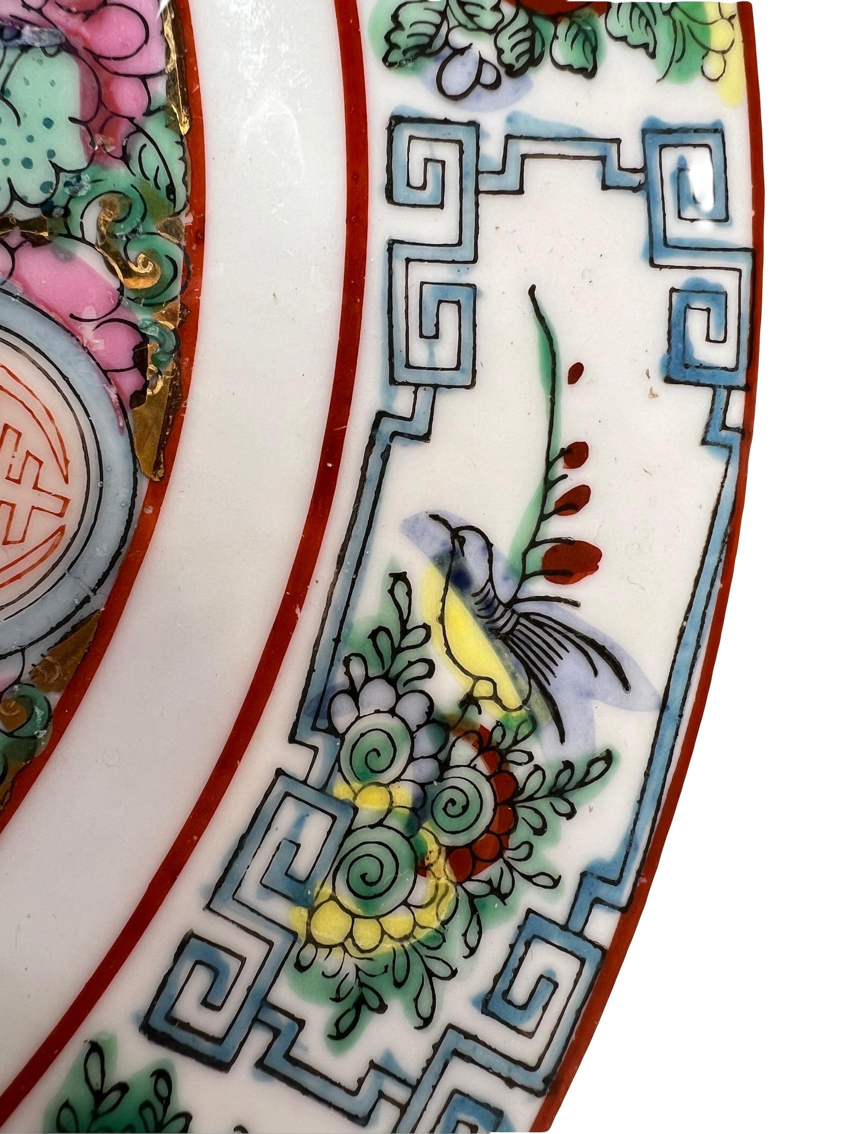 20th Century Set of 6 porcelain chinese dessert plates Guang Cai from the 1960s For Sale