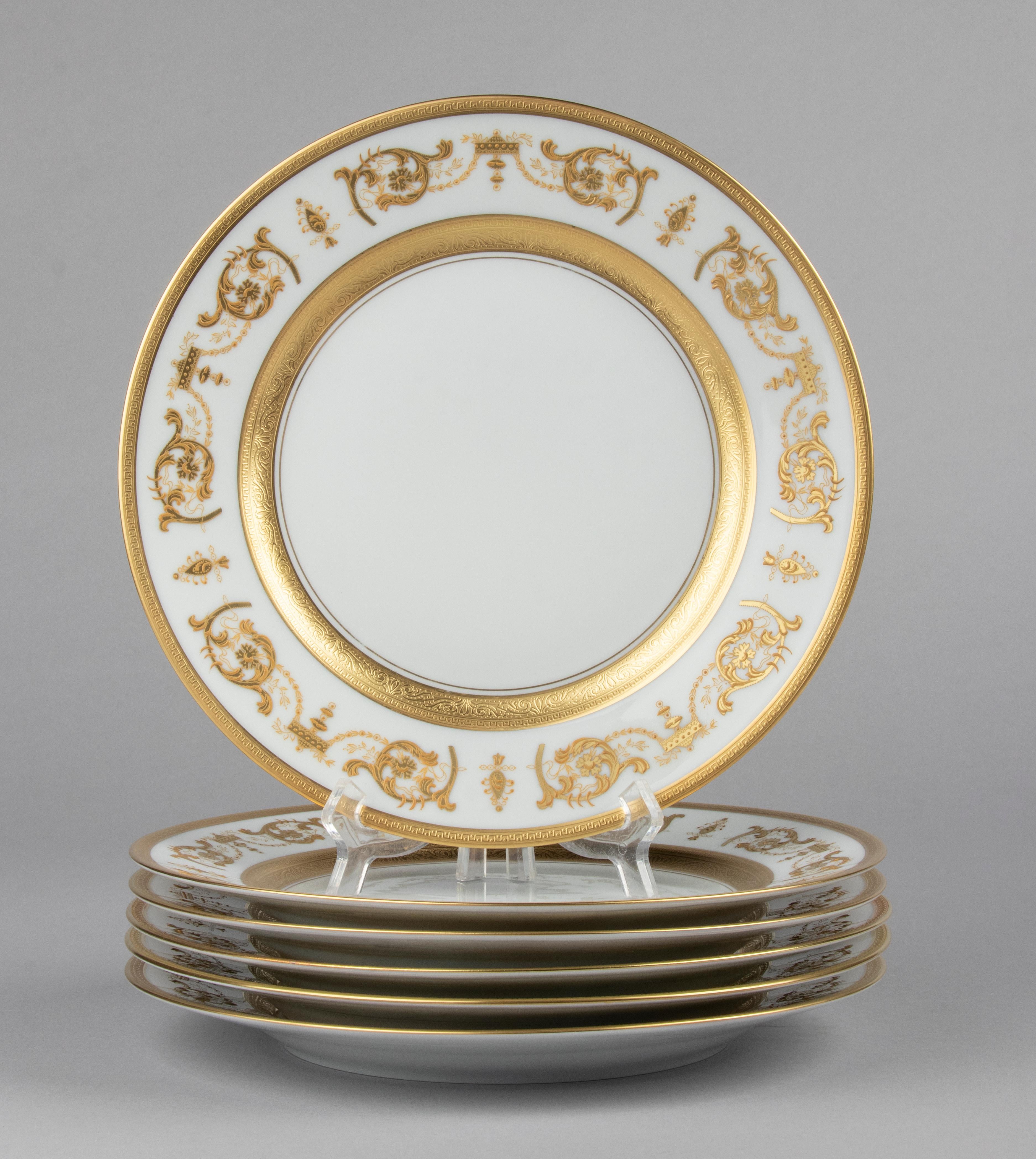 Superb set of 6 porcelain dinner plates, made by the French brand Haviland Limoges. The plates are of exceptionally high quality, with beautiful gold decorations. The name of the pattern is Impérator Or. These plates can still be ordered new in the