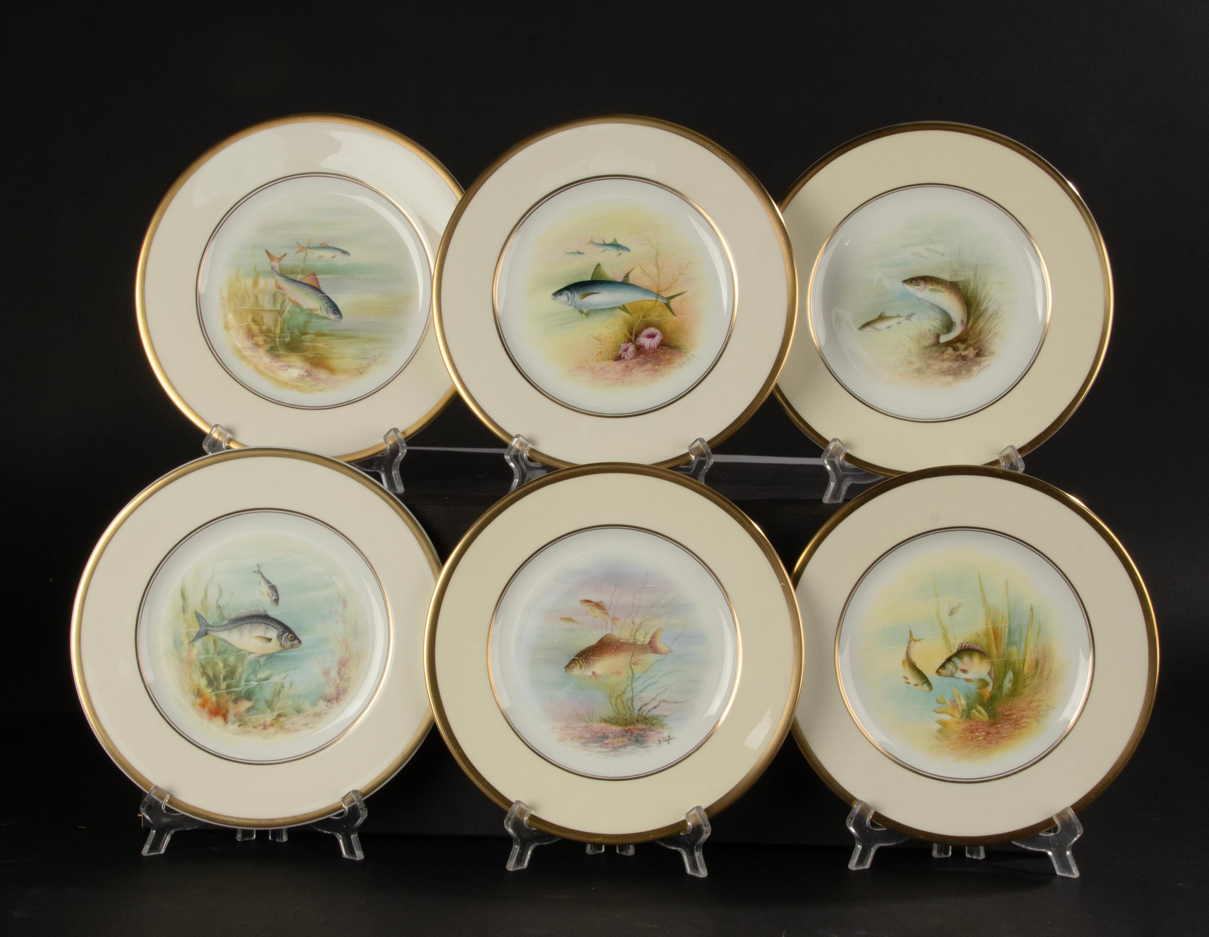 A great set of 6 porcelain fish plates, made by the English brand Minton.
The plates are handprinted with different kind of fish. 
The set is in great condition. No chips and no hairlines. The decorations and the gold colored trims are still nicely