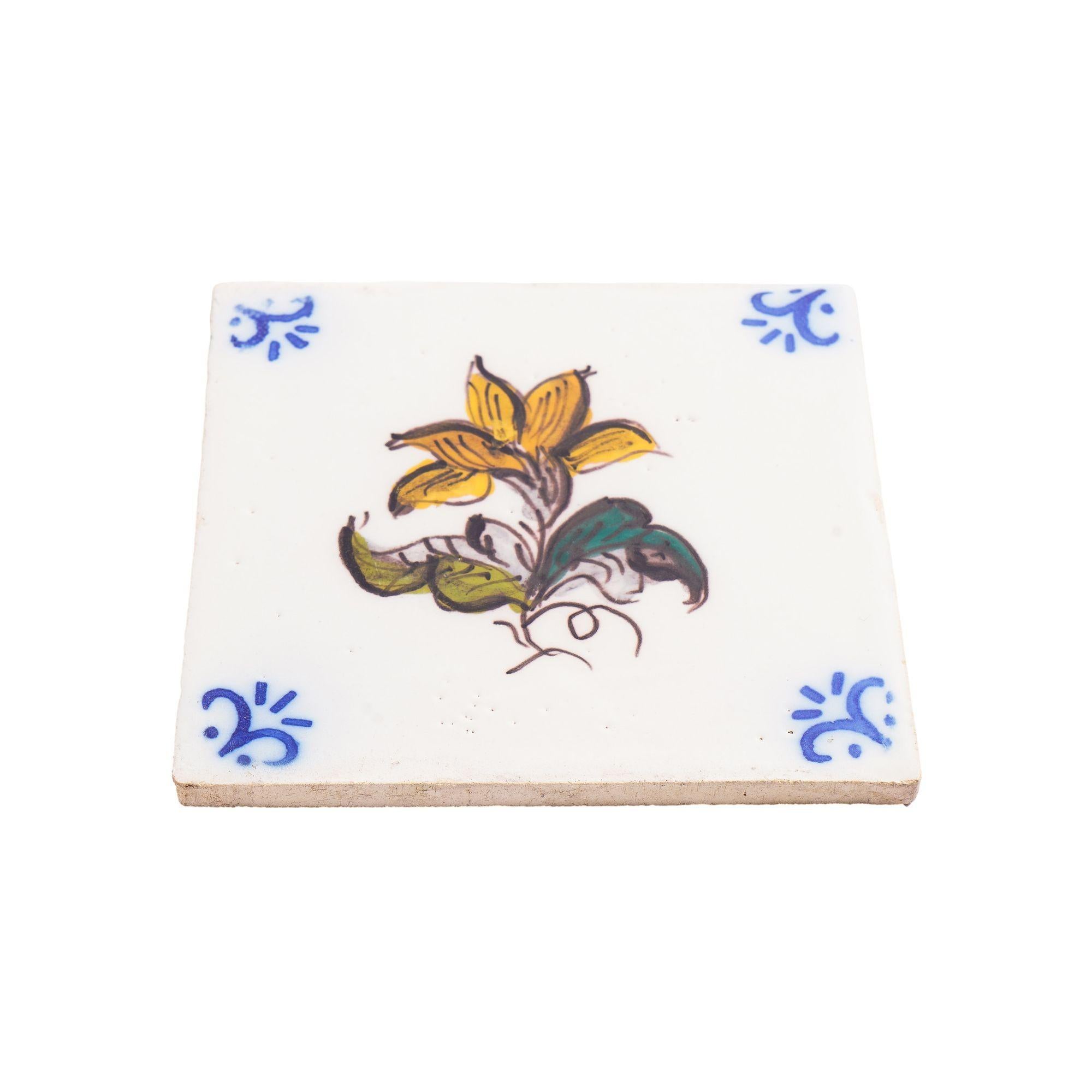 Ensemble de 6 carreaux de faïence botanique portugais peints à la main par Fábrica Sant'Anna en vente 6