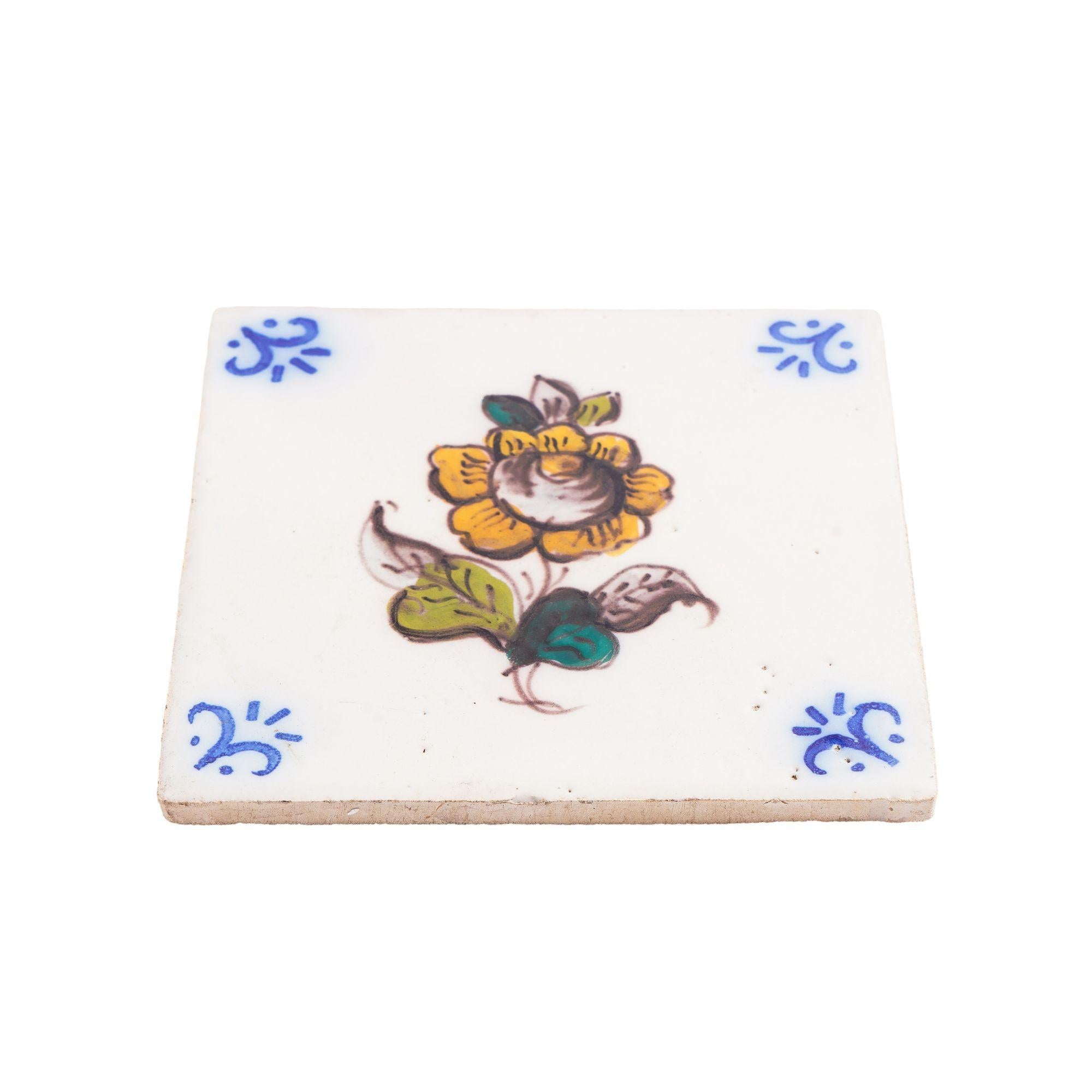 Ensemble de 6 carreaux de faïence botanique portugais peints à la main par Fábrica Sant'Anna en vente 9