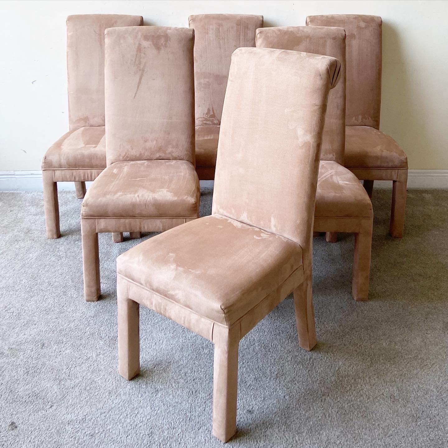 Excellent set of 6 brown parsons dining chairs. Each chair features a scroll top.

Additional information:
Materials: Fabric
Color: Brown
Style: Postmodern
Time Period: 1980s
Place of Origin: USA
Dimensions: 19