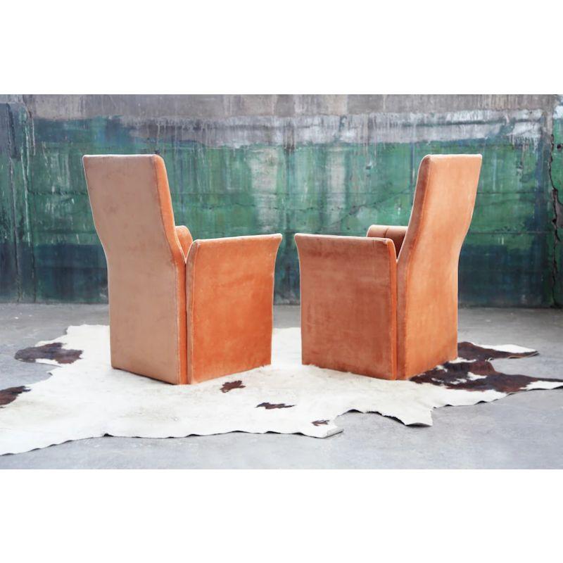 Mid-Century Modern Ensemble de 6 chaises de salle à manger postmodernes à dossier cannelé et à revêtement en velours en vente