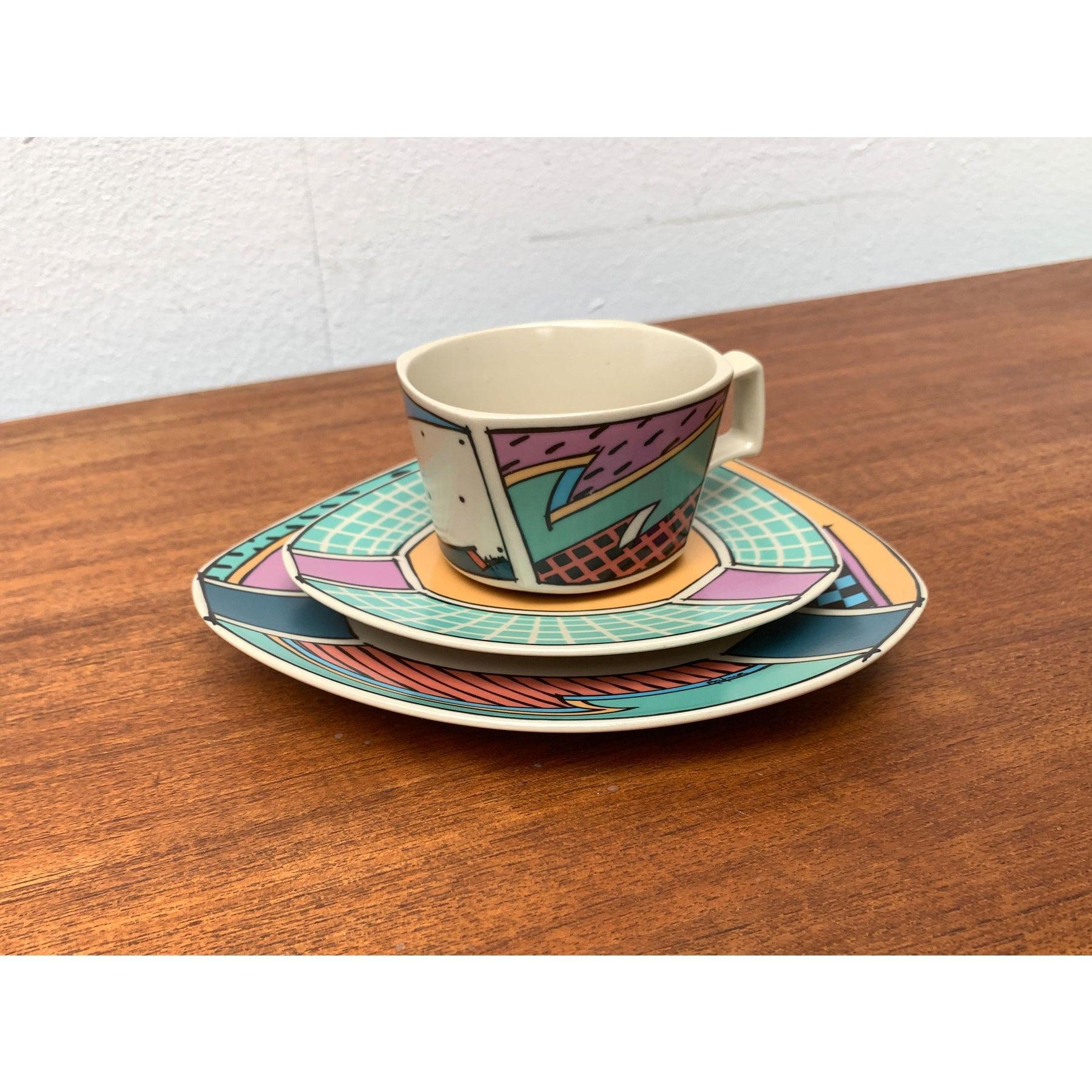 Juego de 6 platos, tazas y platillos de servicio de café de la serie postmoderna Flash One, años 80 en venta 5