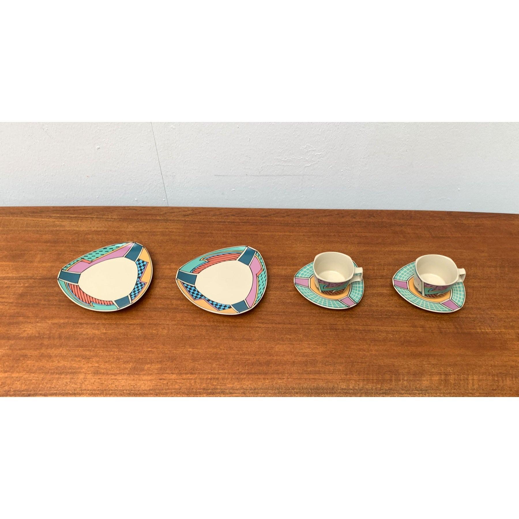Juego de 6 platos, tazas y platillos de servicio de café de la serie postmoderna Flash One, años 80 Posmoderno en venta