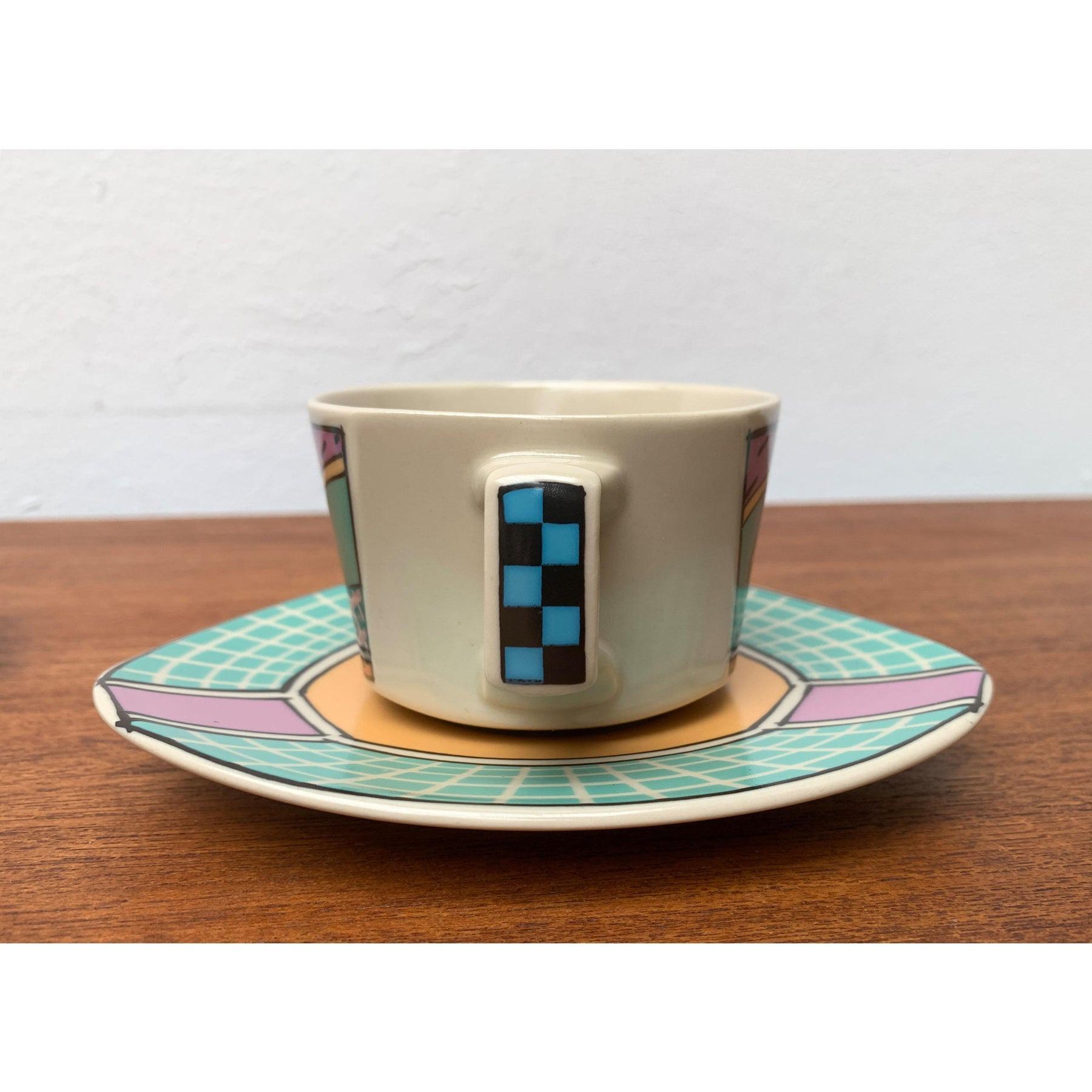 Juego de 6 platos, tazas y platillos de servicio de café de la serie postmoderna Flash One, años 80 en venta 1