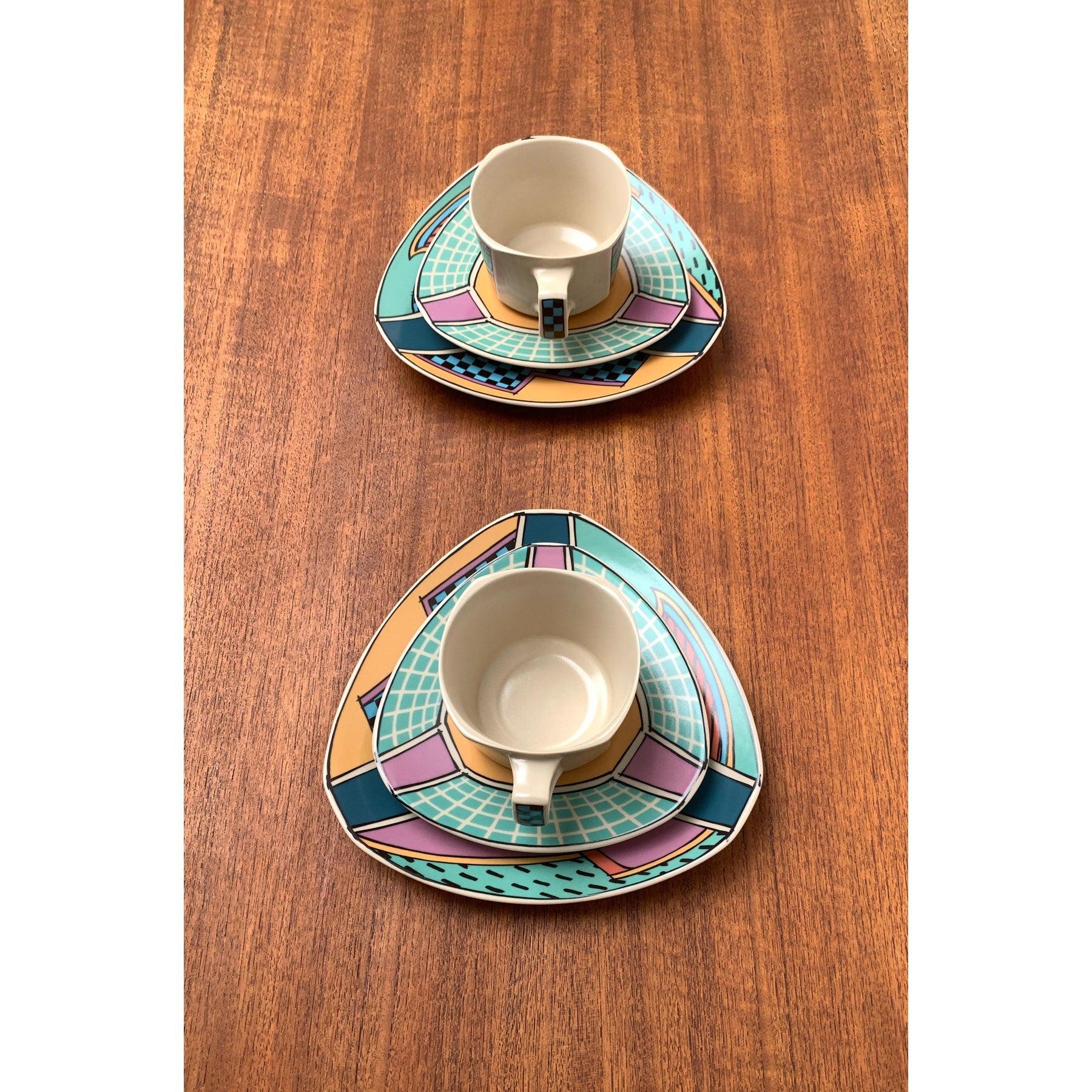 Juego de 6 platos, tazas y platillos de servicio de café de la serie postmoderna Flash One, años 80 en venta 2