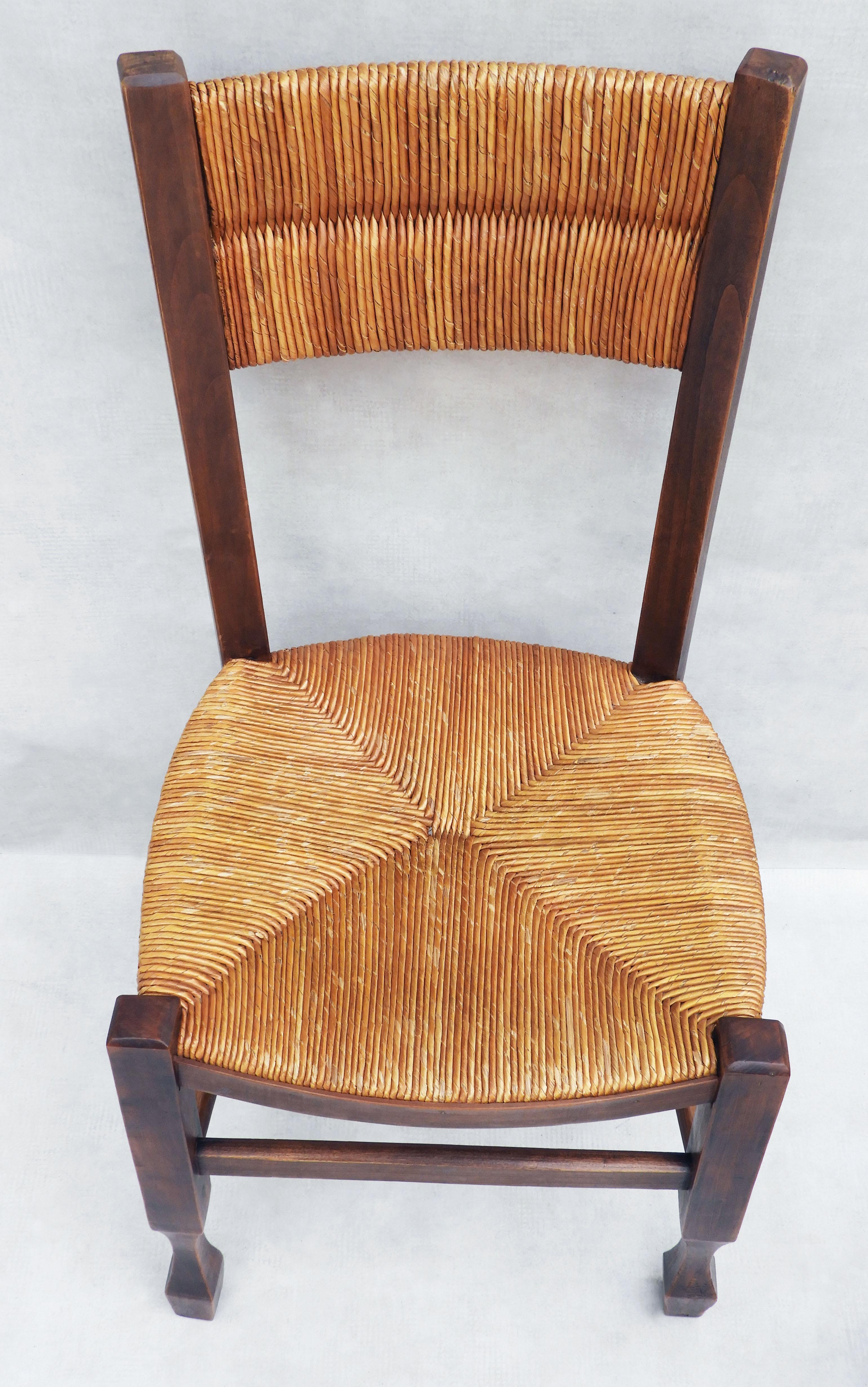 Conjunto de 6 sillas provinciales francesas de junco tejido C1950s en venta 3