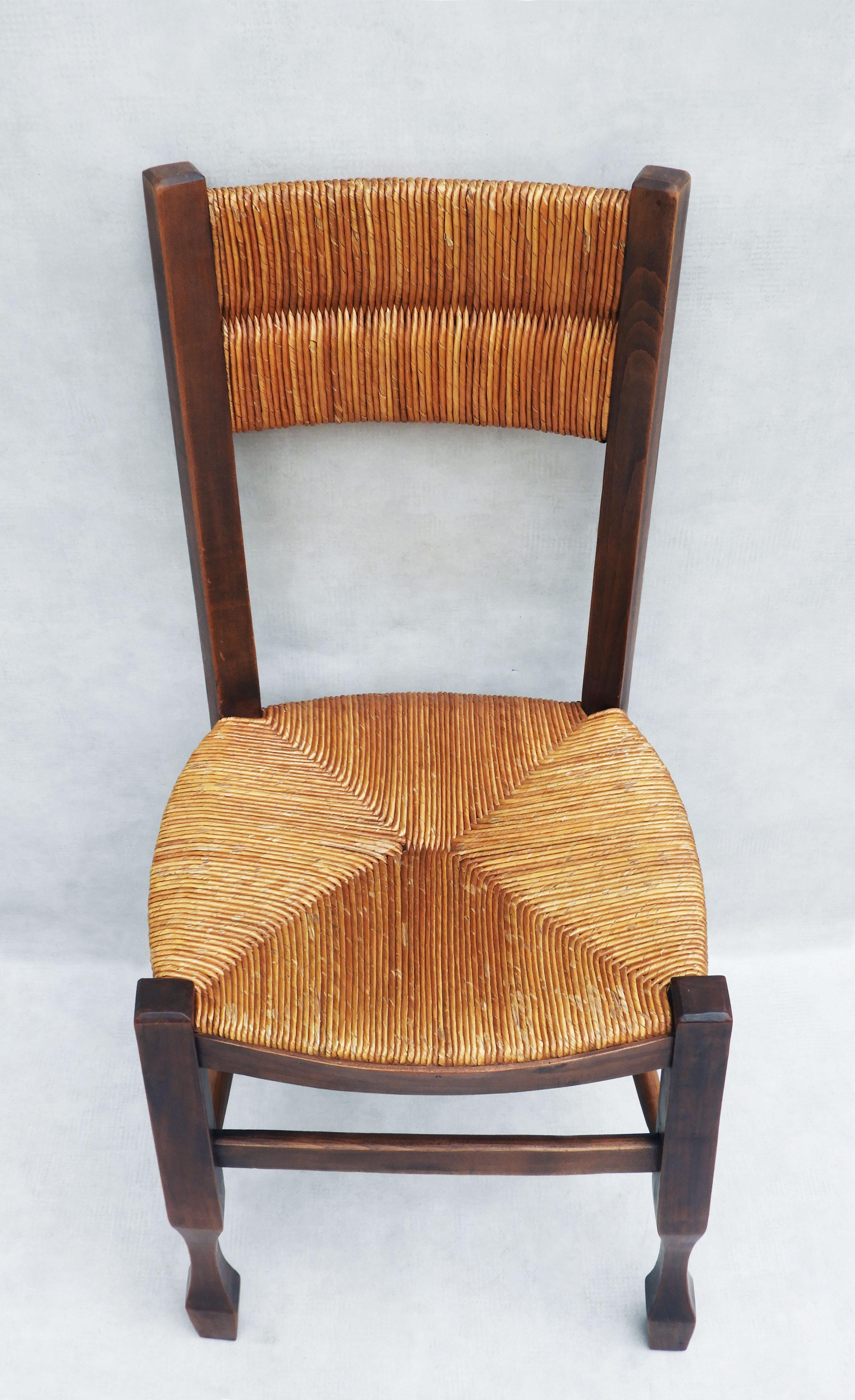 Conjunto de 6 sillas provinciales francesas de junco tejido C1950s en venta 4