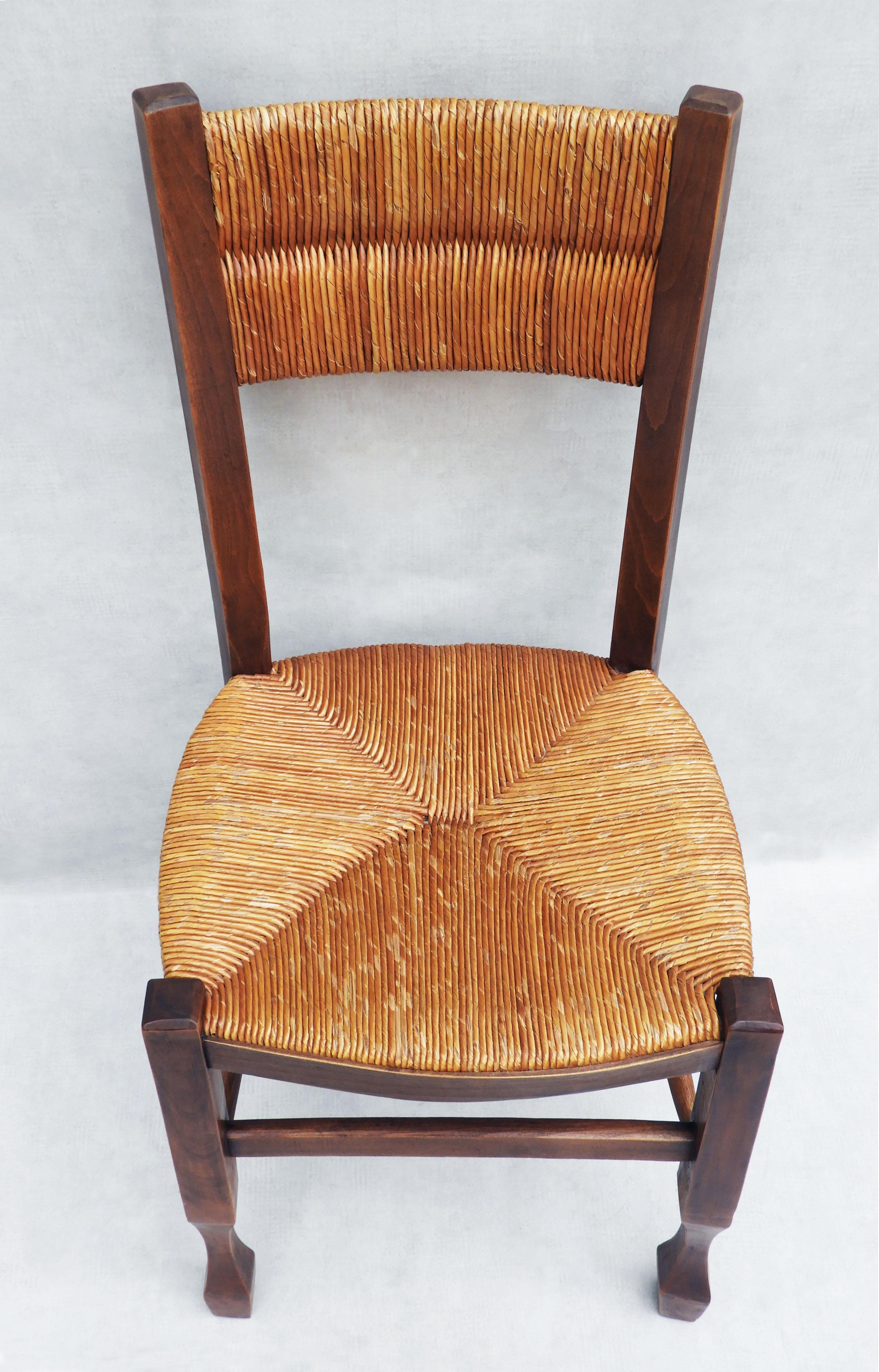 Conjunto de 6 sillas provinciales francesas de junco tejido C1950s en venta 5