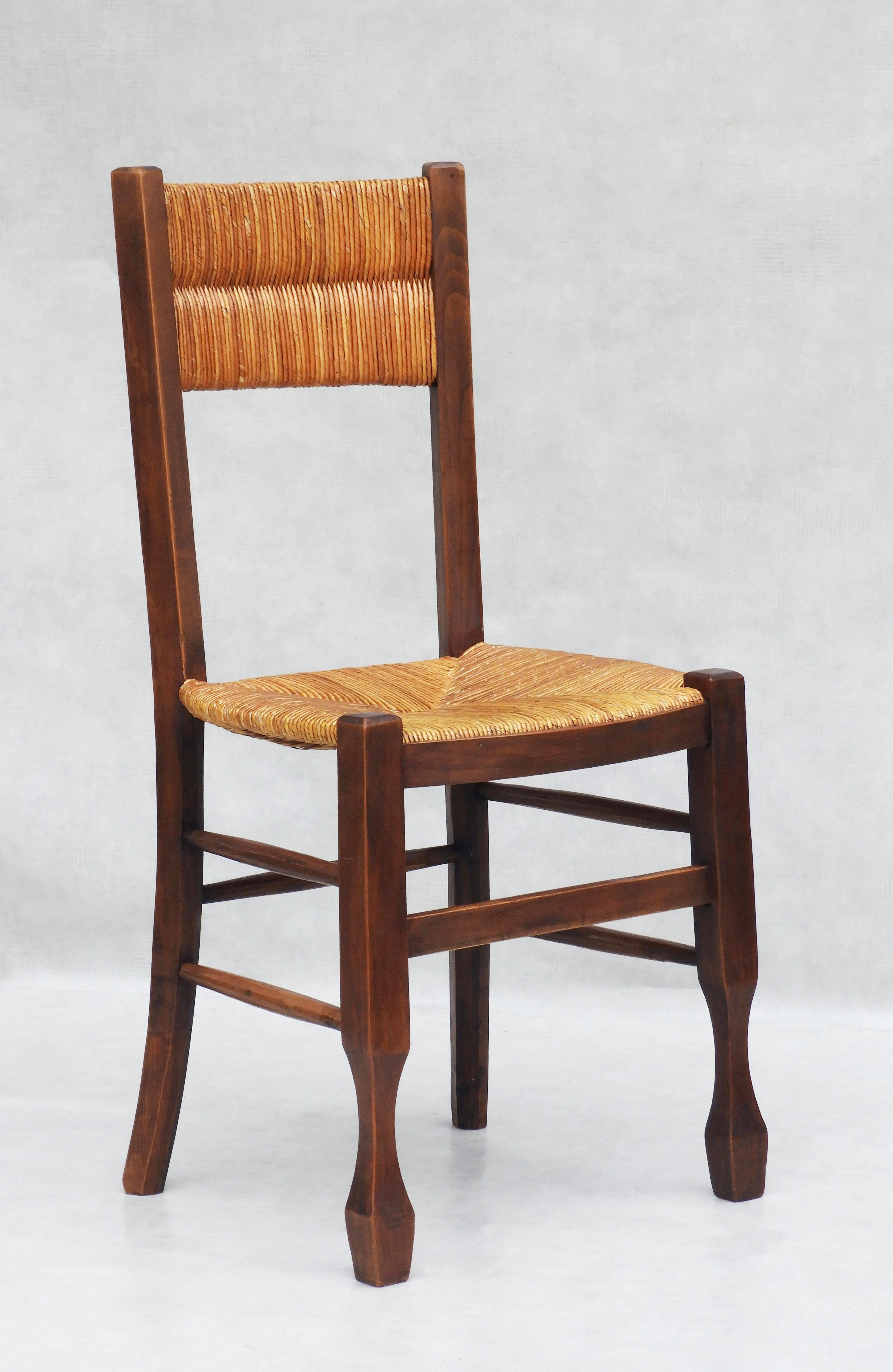 Conjunto de 6 sillas provinciales francesas de junco tejido C1950s Provincial francés en venta