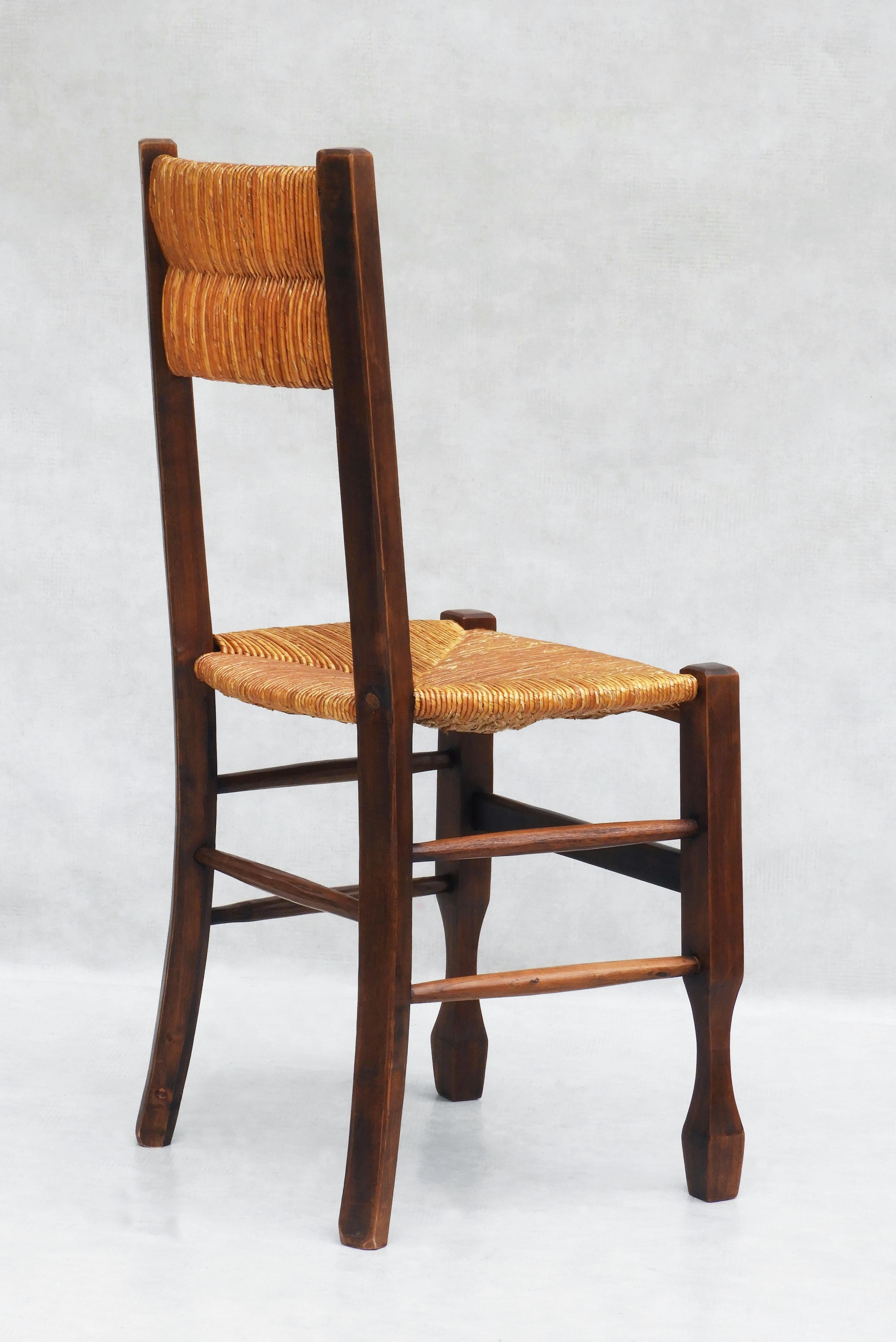 Conjunto de 6 sillas provinciales francesas de junco tejido C1950s Tallado en venta