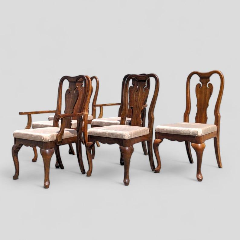 Set of 6 Queen Anne Style Dining Room Chairs, Two Armchair, 4 Side Chairs In Good Condition For Sale In Rancho Cucamonga, CA