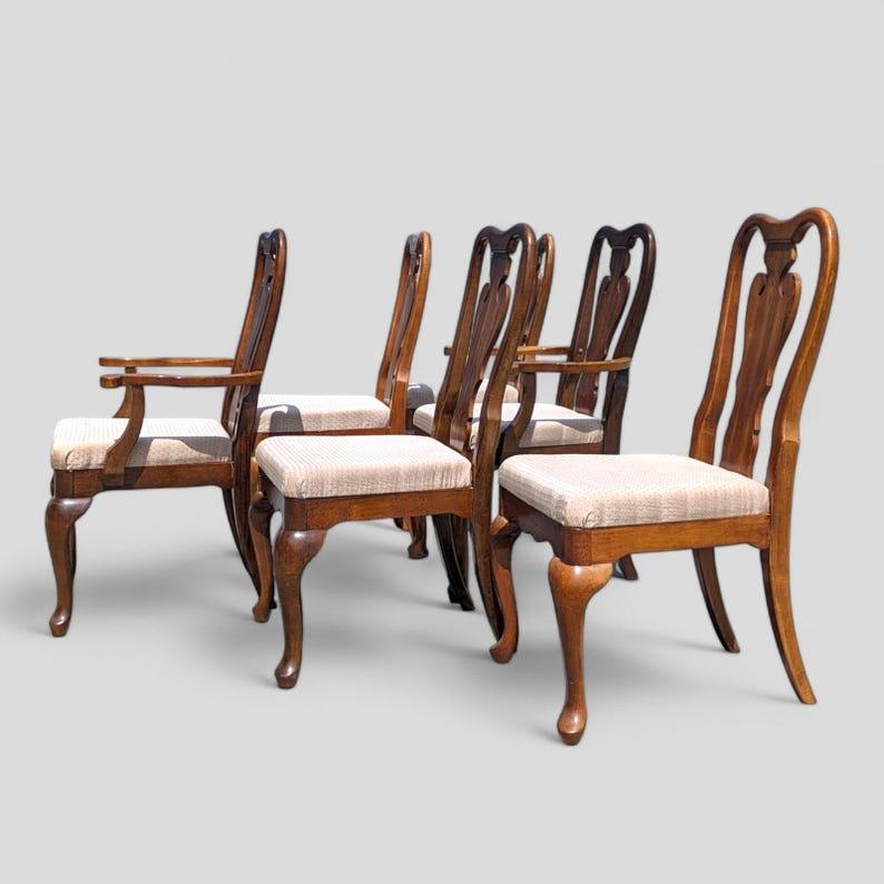 20th Century Set of 6 Queen Anne Style Dining Room Chairs, Two Armchair, 4 Side Chairs For Sale