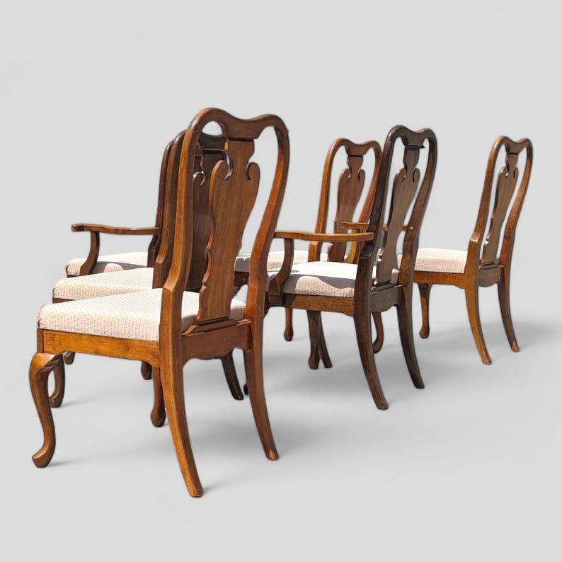 Wood Set of 6 Queen Anne Style Dining Room Chairs, Two Armchair, 4 Side Chairs For Sale