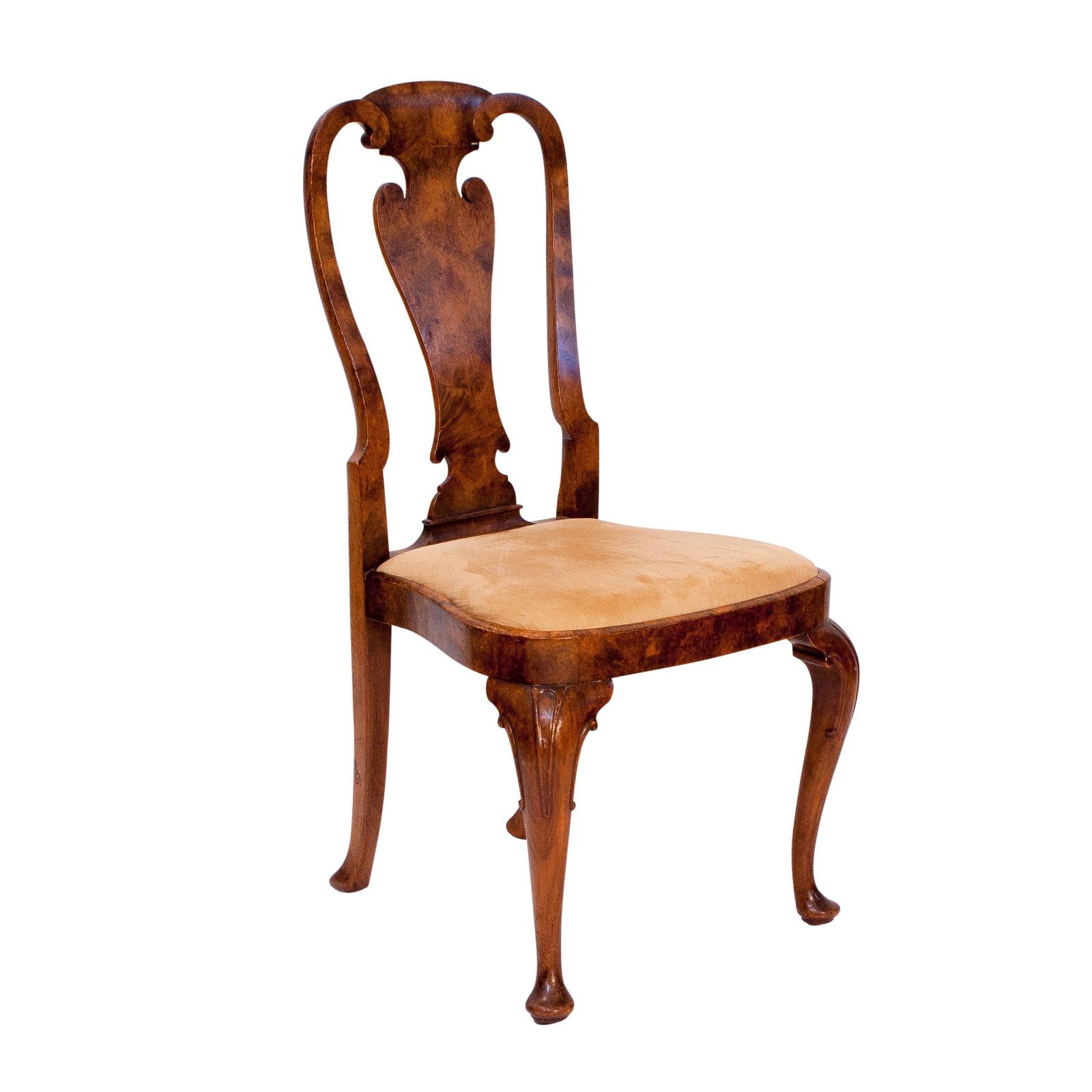 British Set of 6 Queen Anne Style Walnut Dining Chairs, England, circa 1900