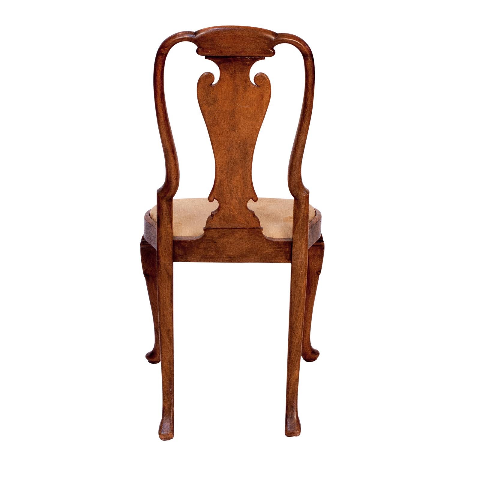 20th Century Set of 6 Queen Anne Style Walnut Dining Chairs, England, circa 1900