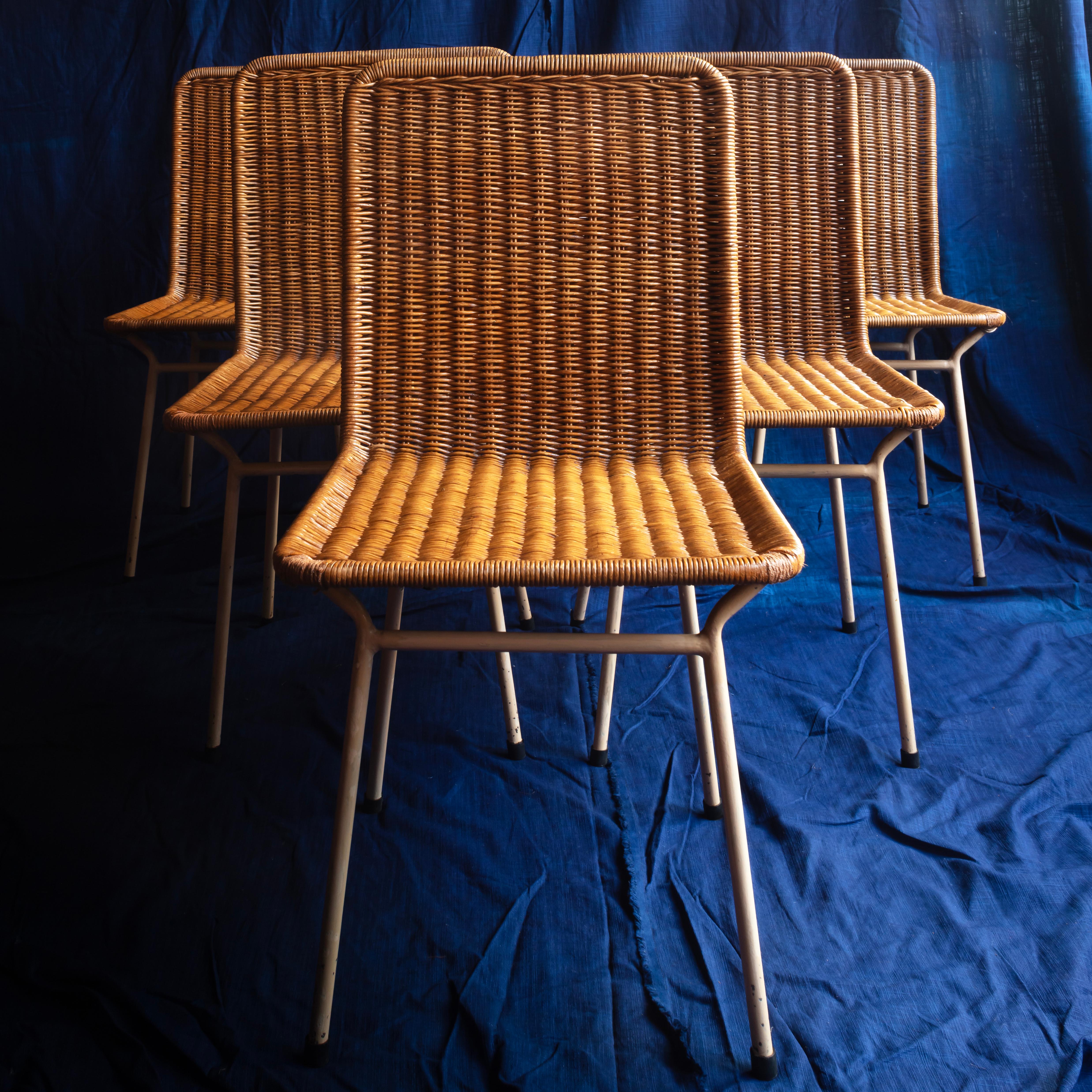 Enameled Set of 6 rattan chairs by Carlo Hauner, Brazilian, 1955 For Sale