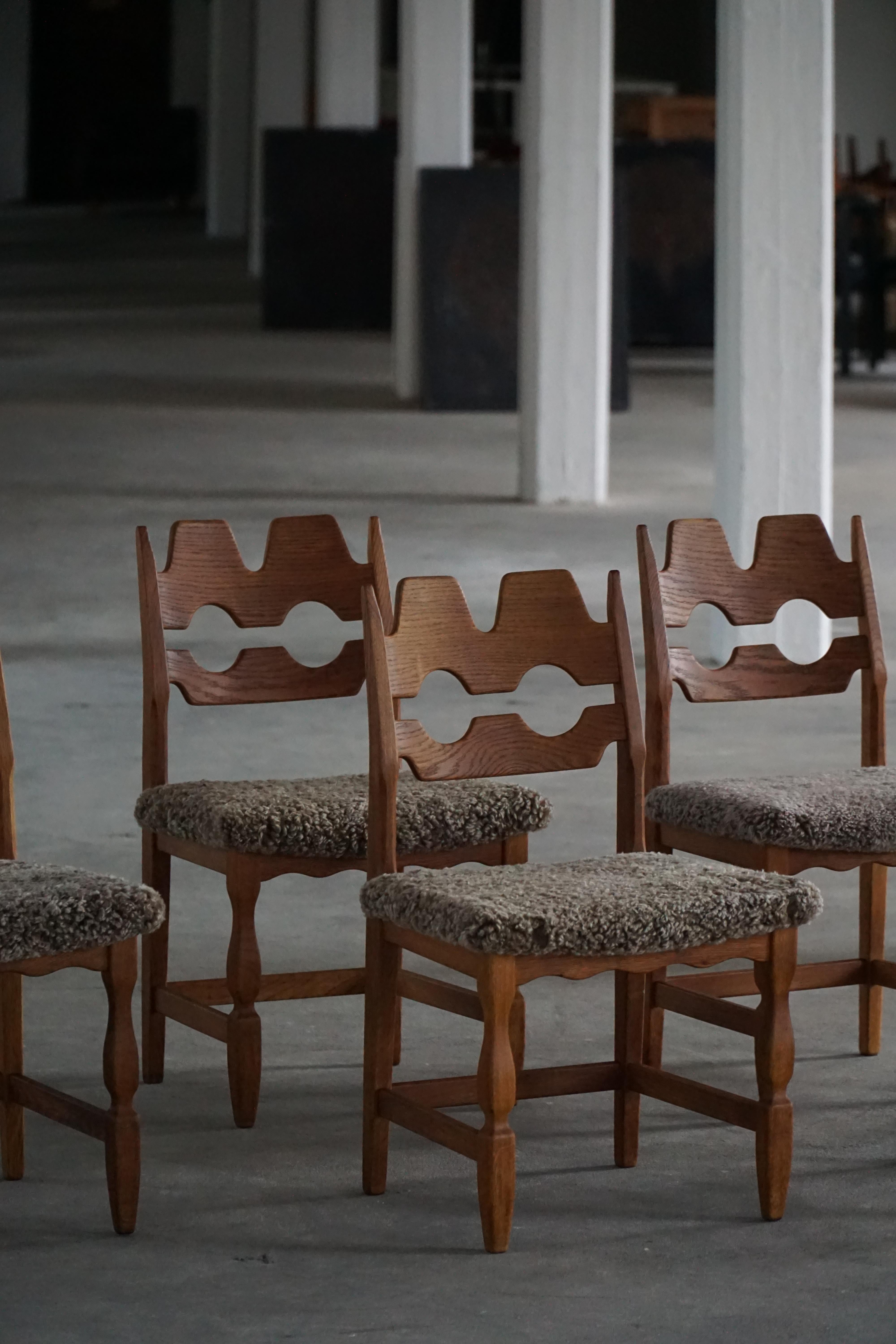 A beautiful and sculptural set of six oak dining chairs, designed by Henning (Henry) Kjærnulf for Nyrup Møbelfabrik in Denmark during the 1960s. Known as the iconic “Razorblade” model, these chairs feature distinctive carved backrests and have been